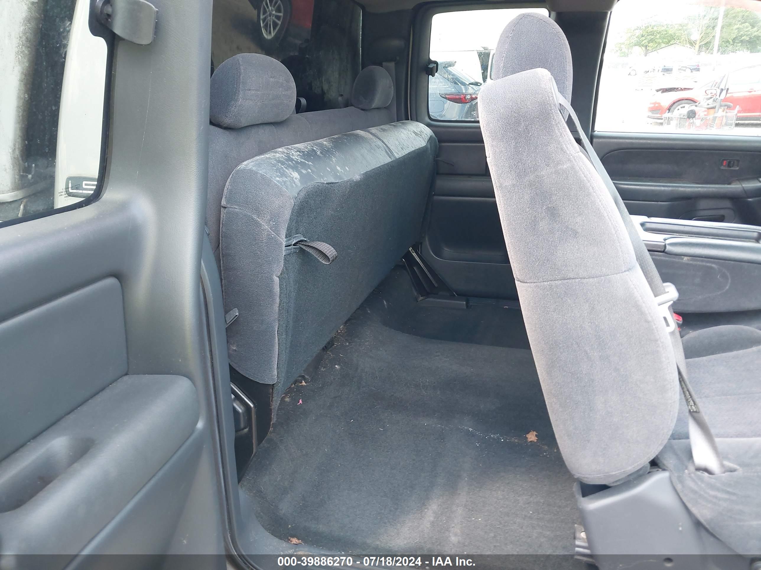 CHEVROLET SILVERADO image 8