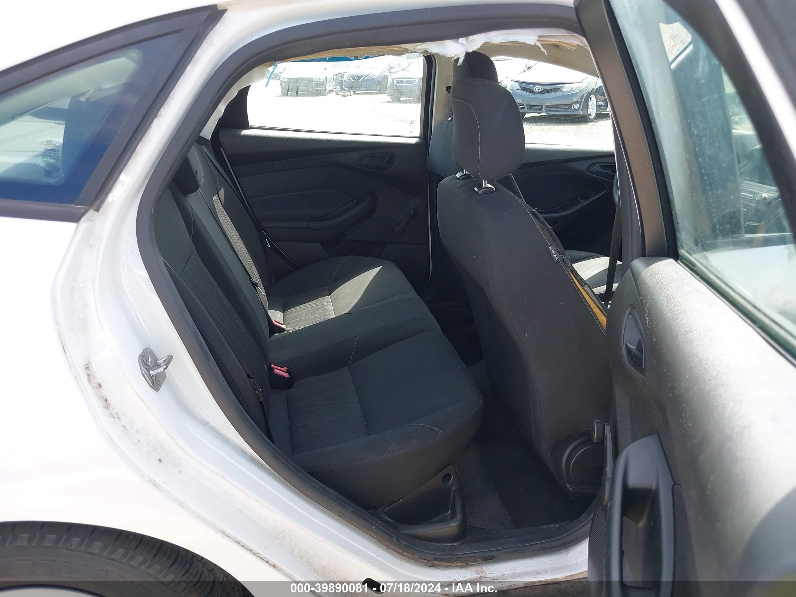 FORD FOCUS image 8