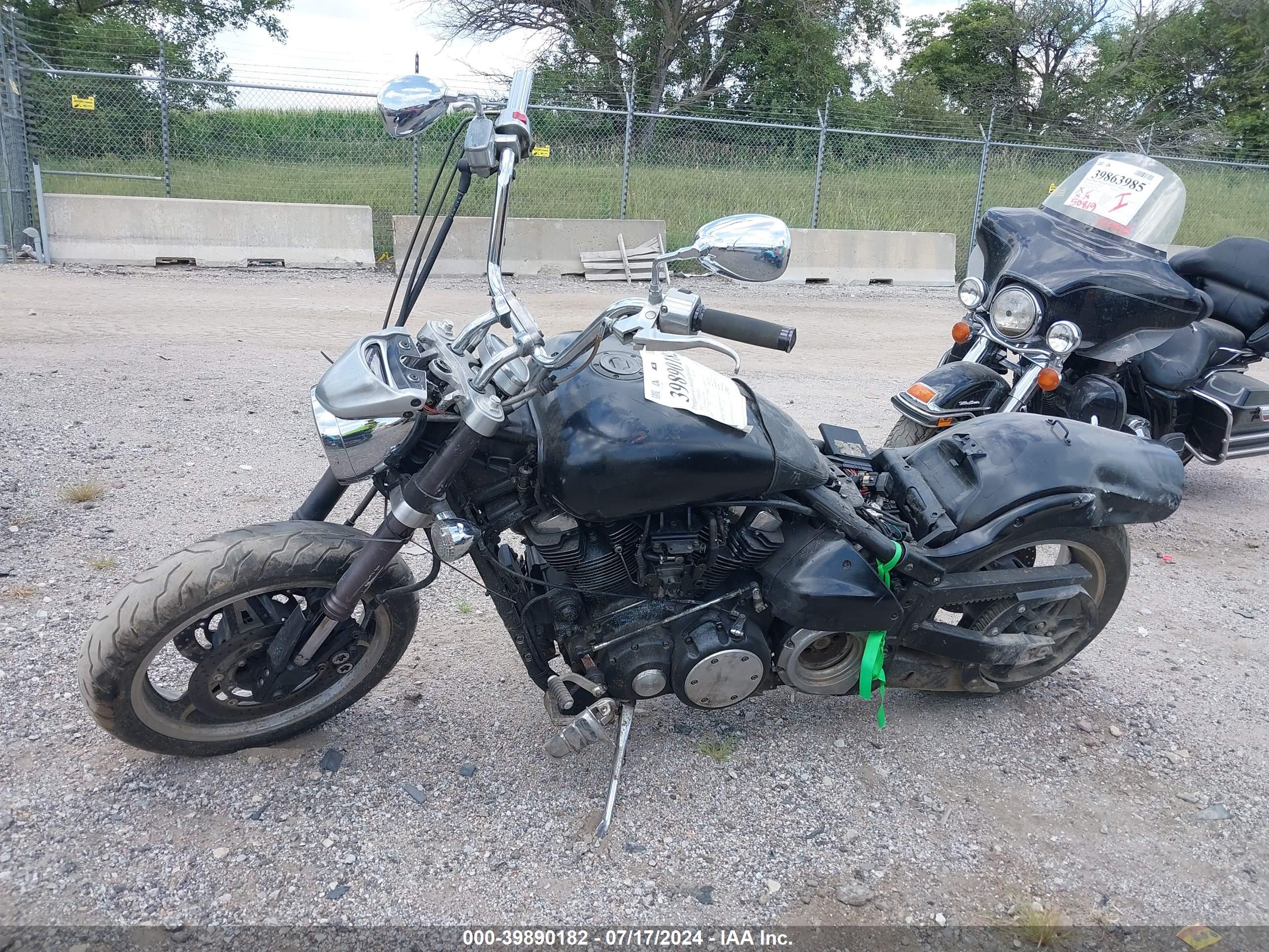 YAMAHA XV1700 image 2