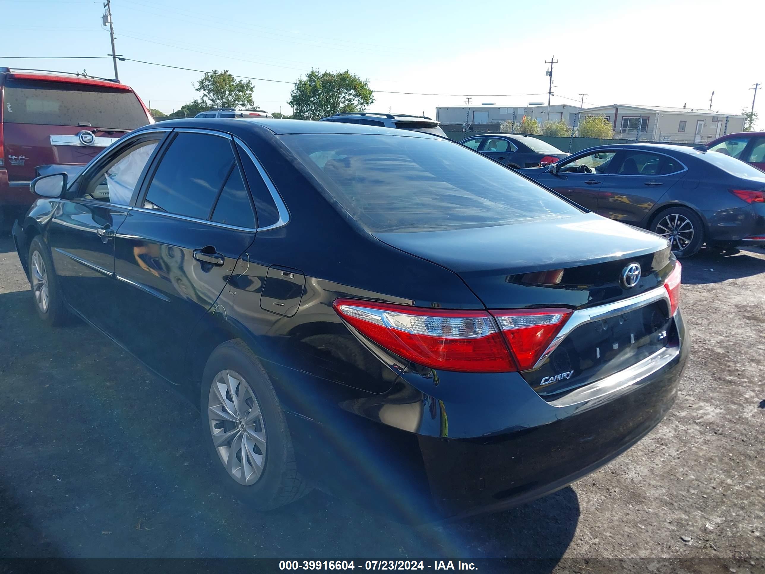TOYOTA CAMRY image 3