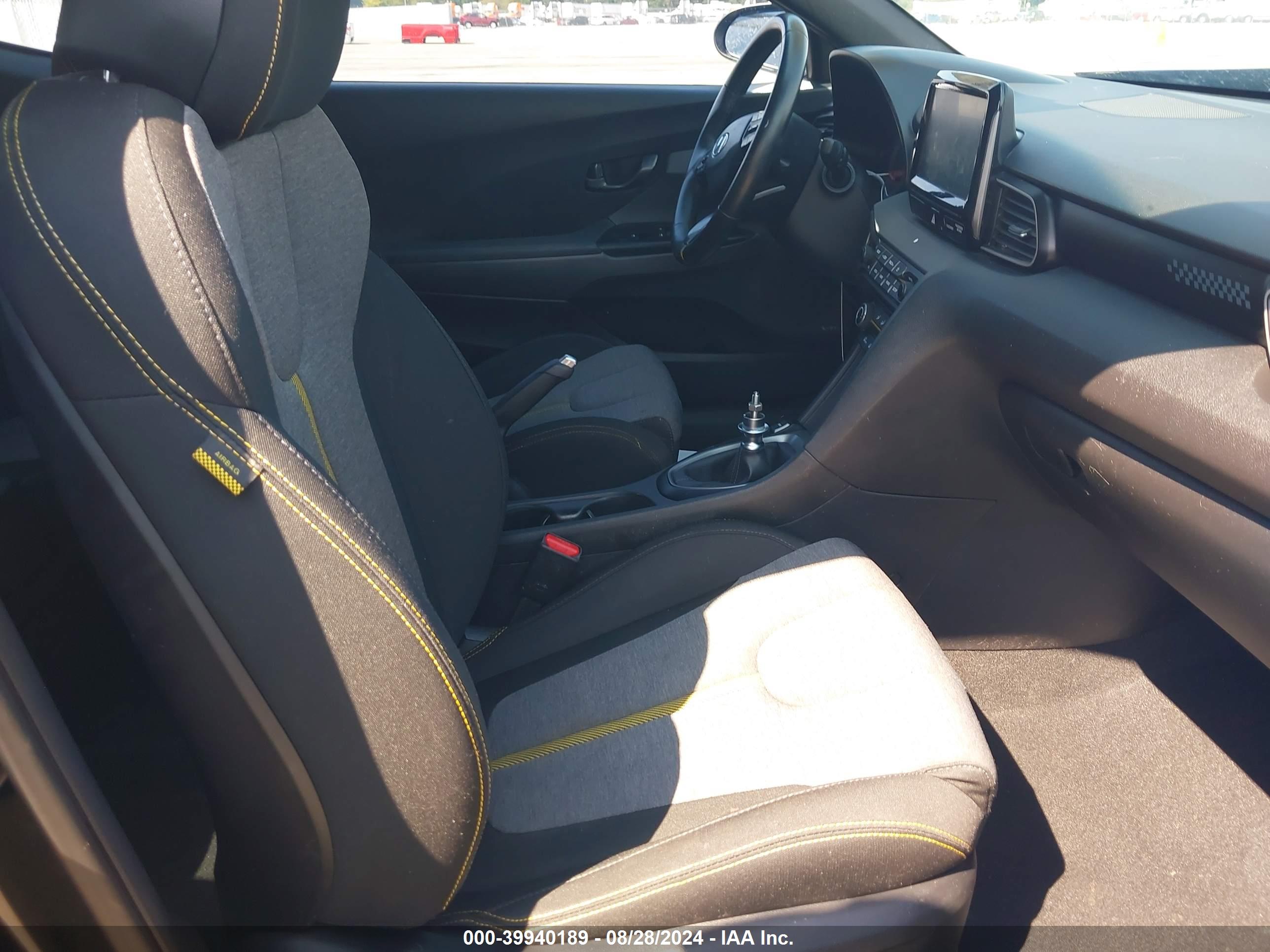 HYUNDAI VELOSTER image 5