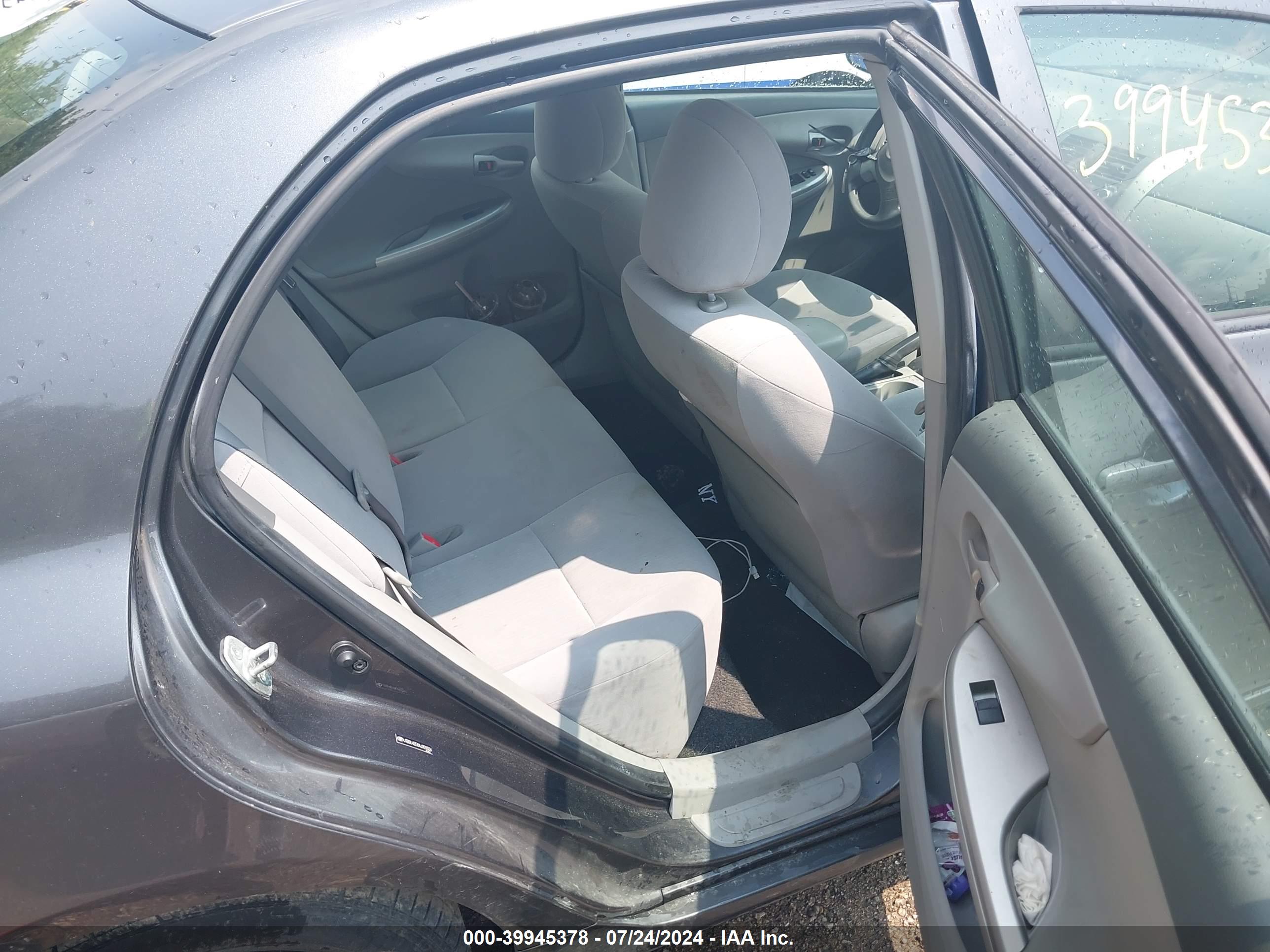 TOYOTA COROLLA image 8
