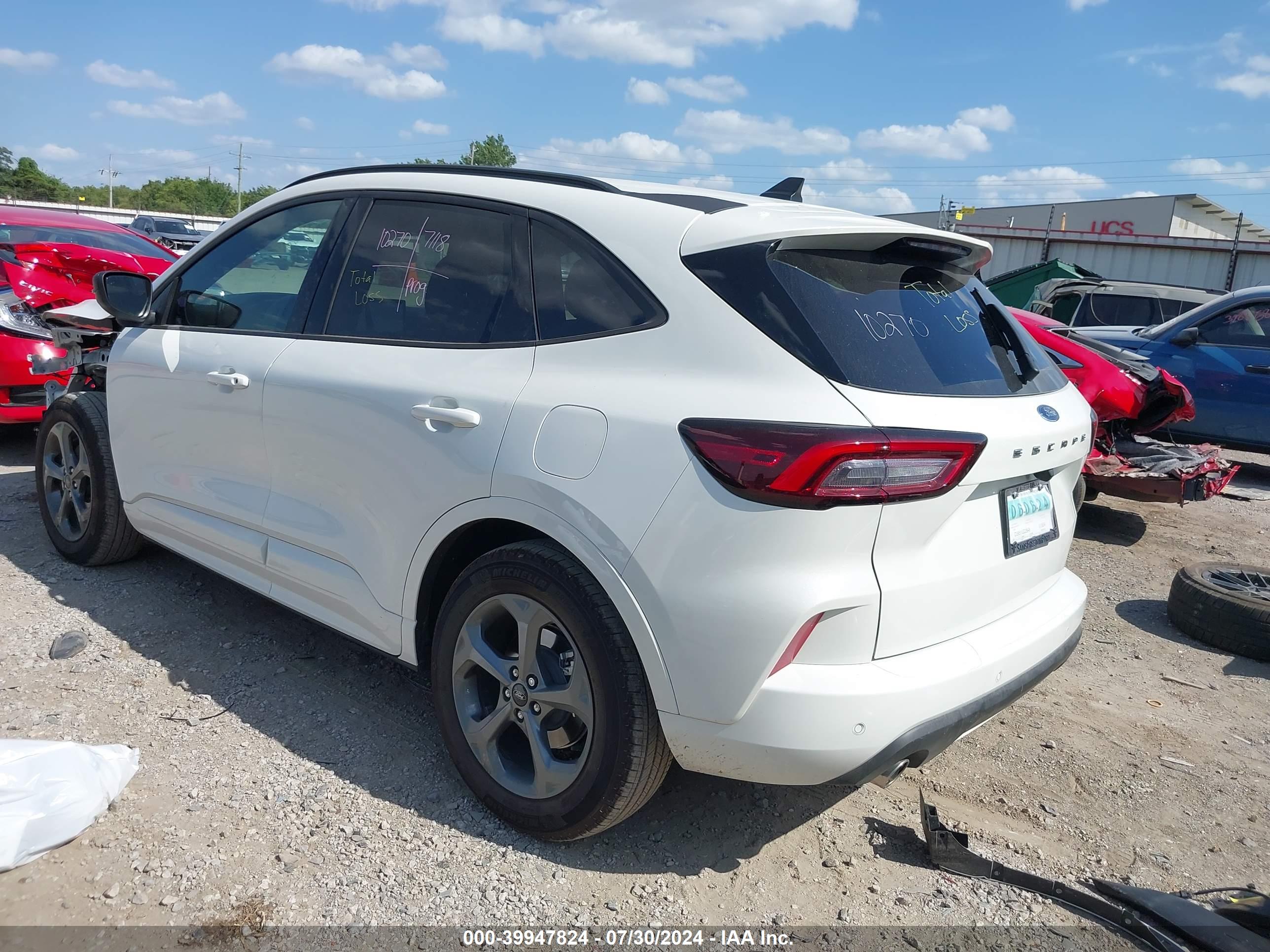 FORD ESCAPE image 3