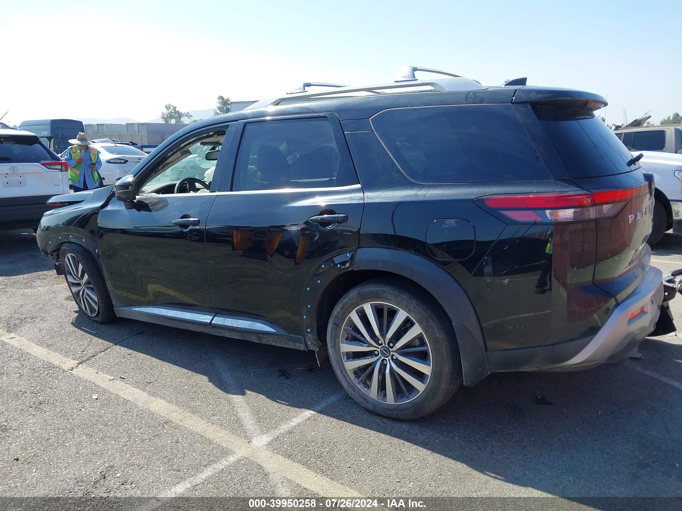 NISSAN PATHFINDER image 3