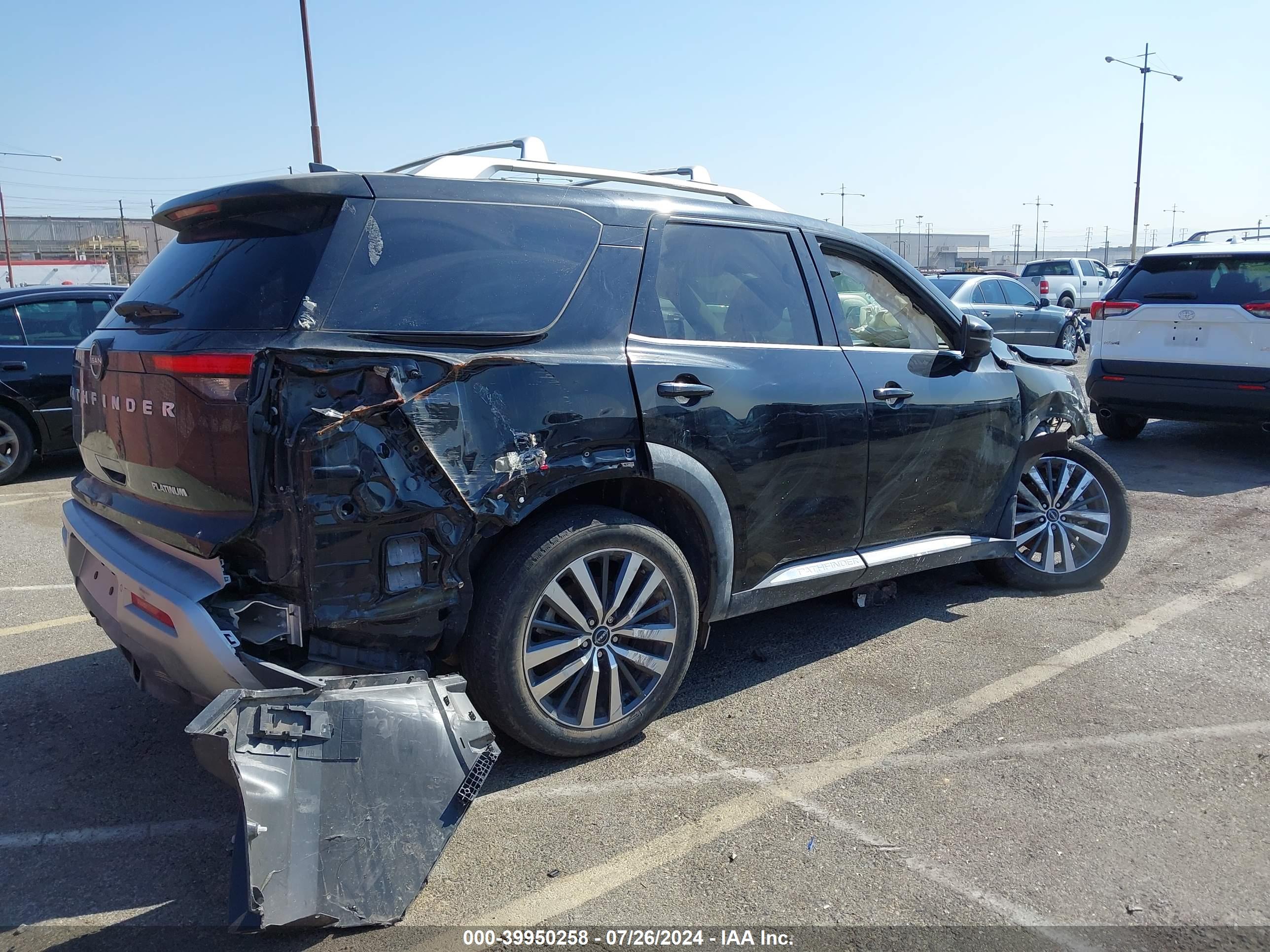 NISSAN PATHFINDER image 4