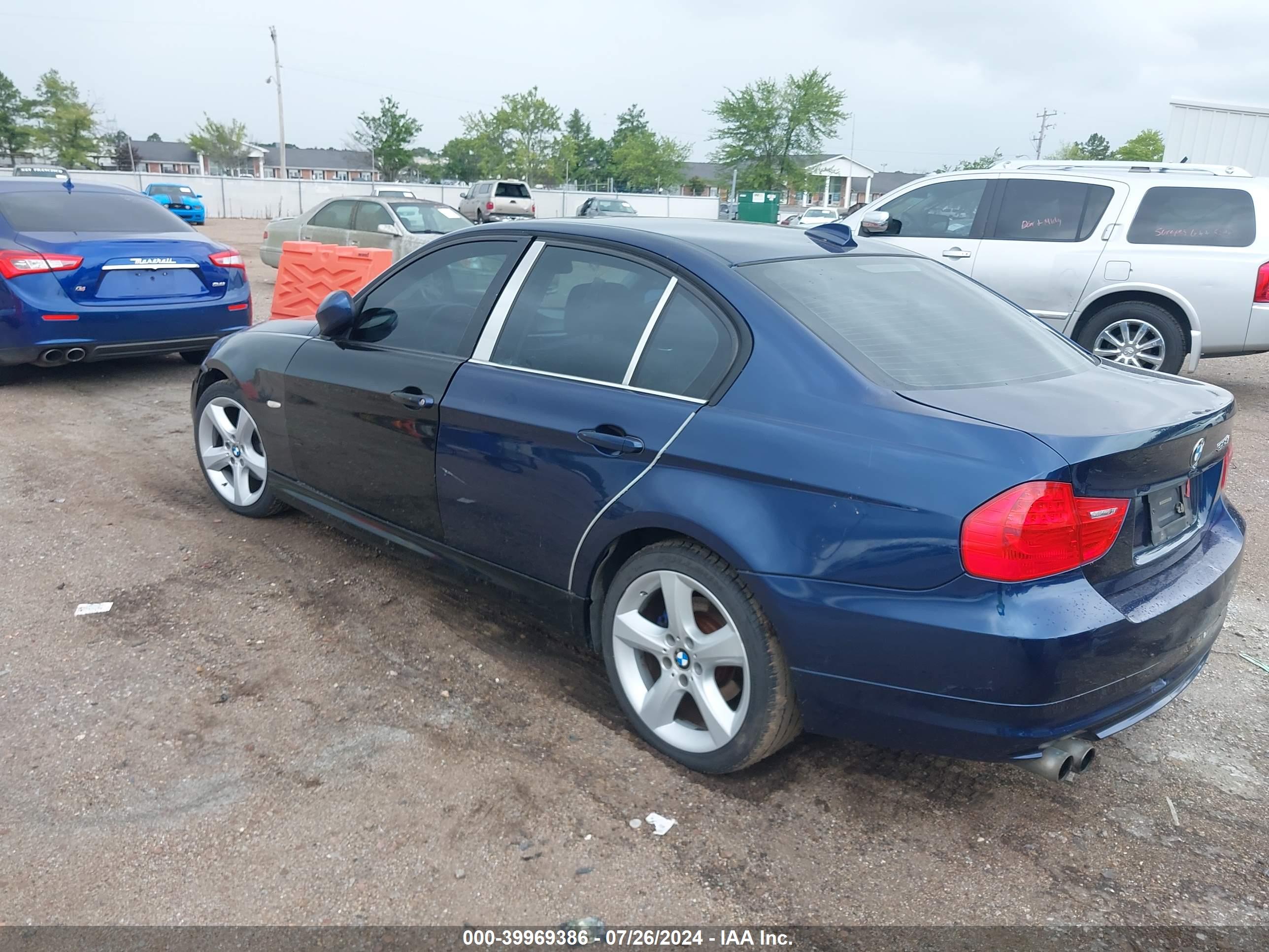 BMW 328I image 3