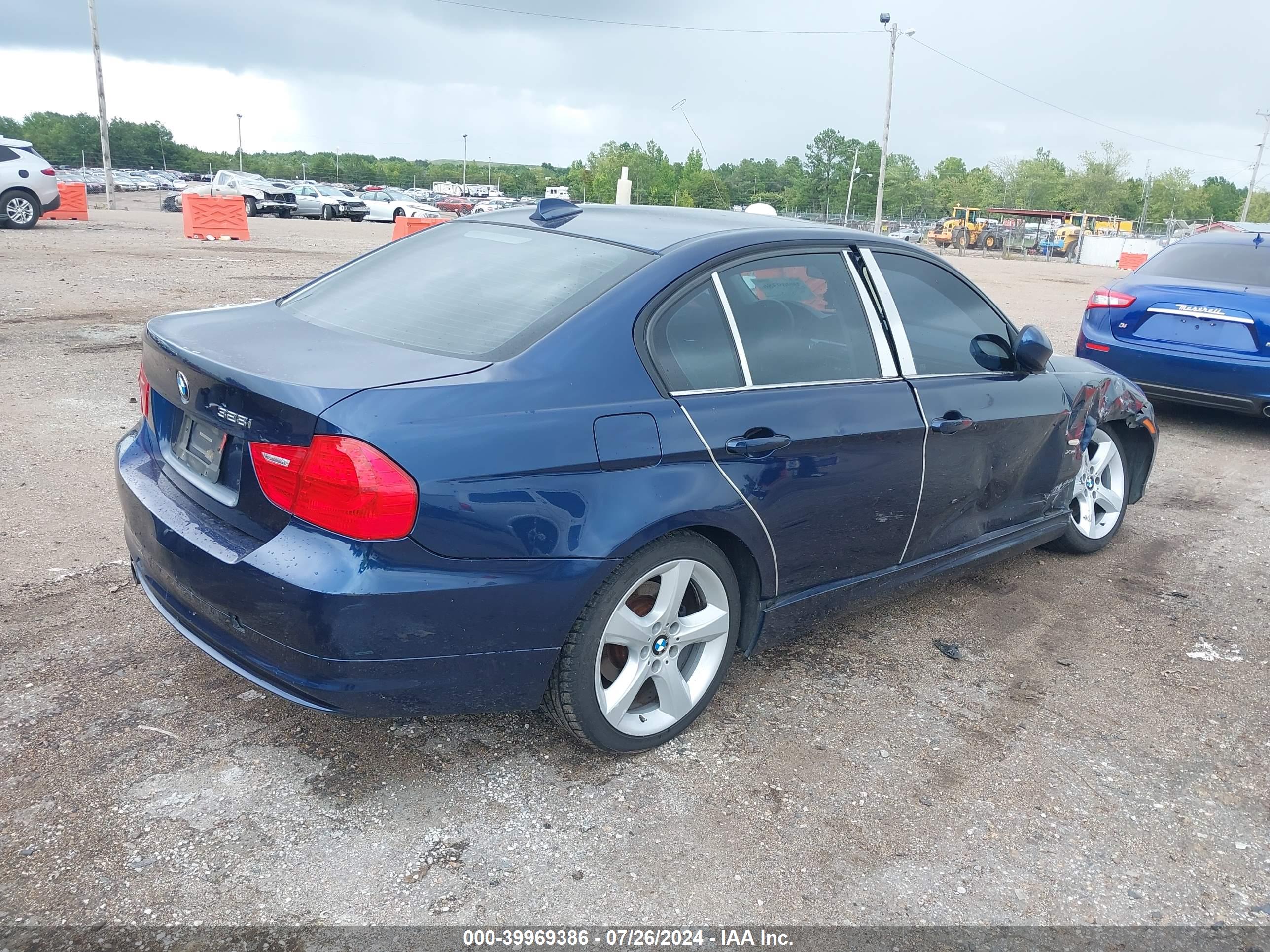 BMW 328I image 4