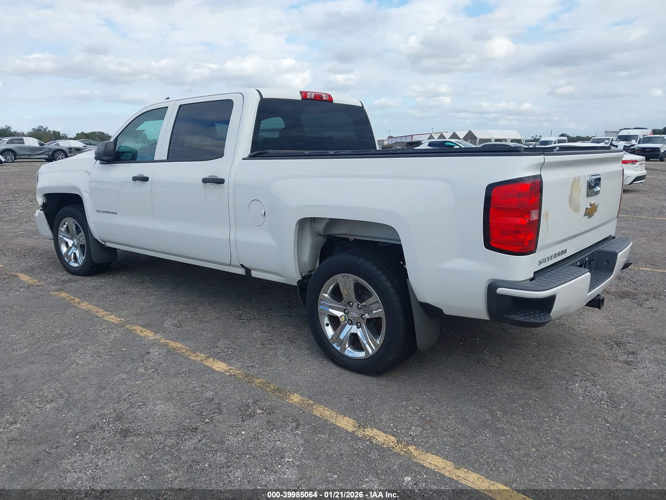 CHEVROLET SILVERADO image 3
