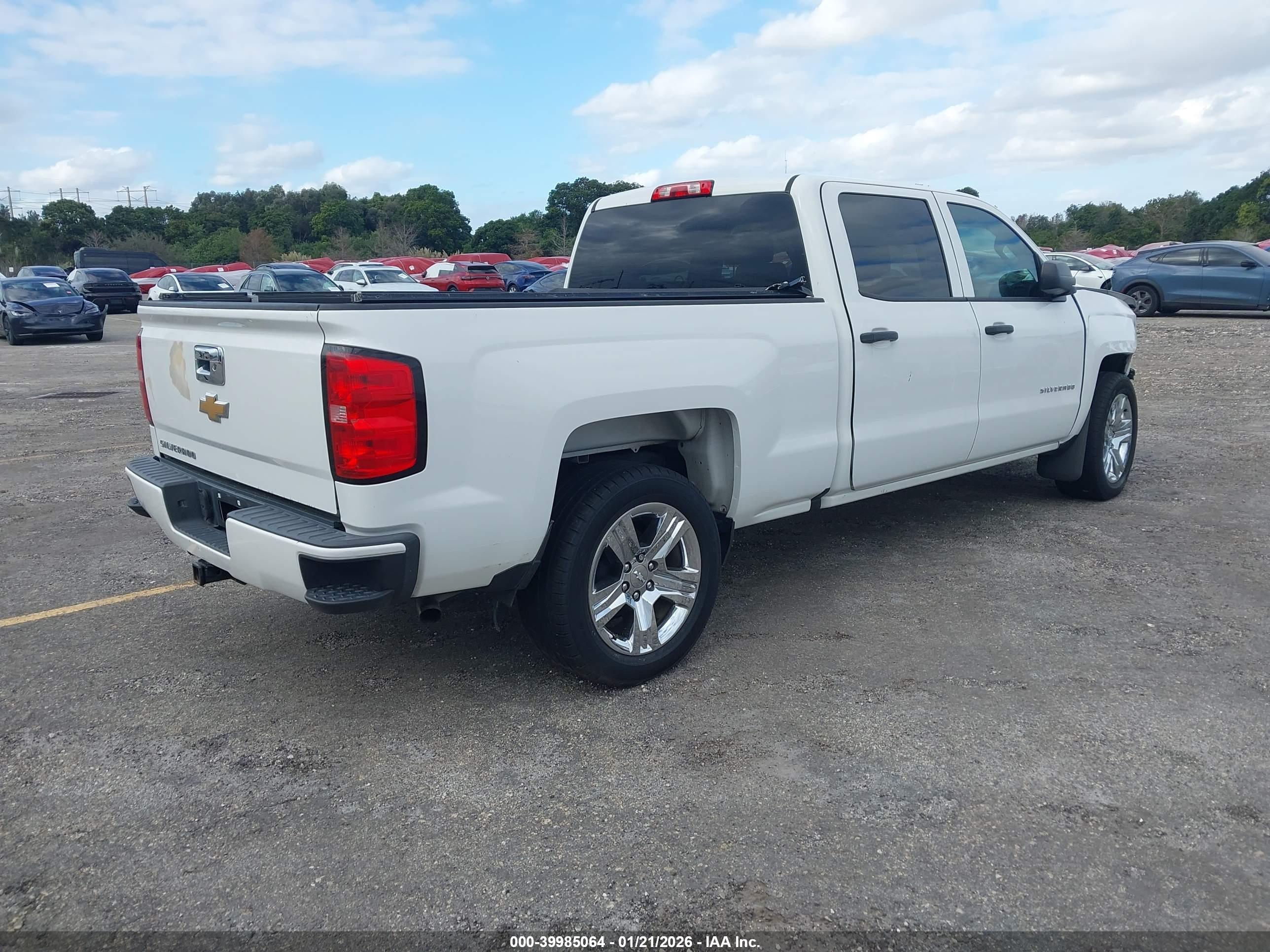 CHEVROLET SILVERADO image 4