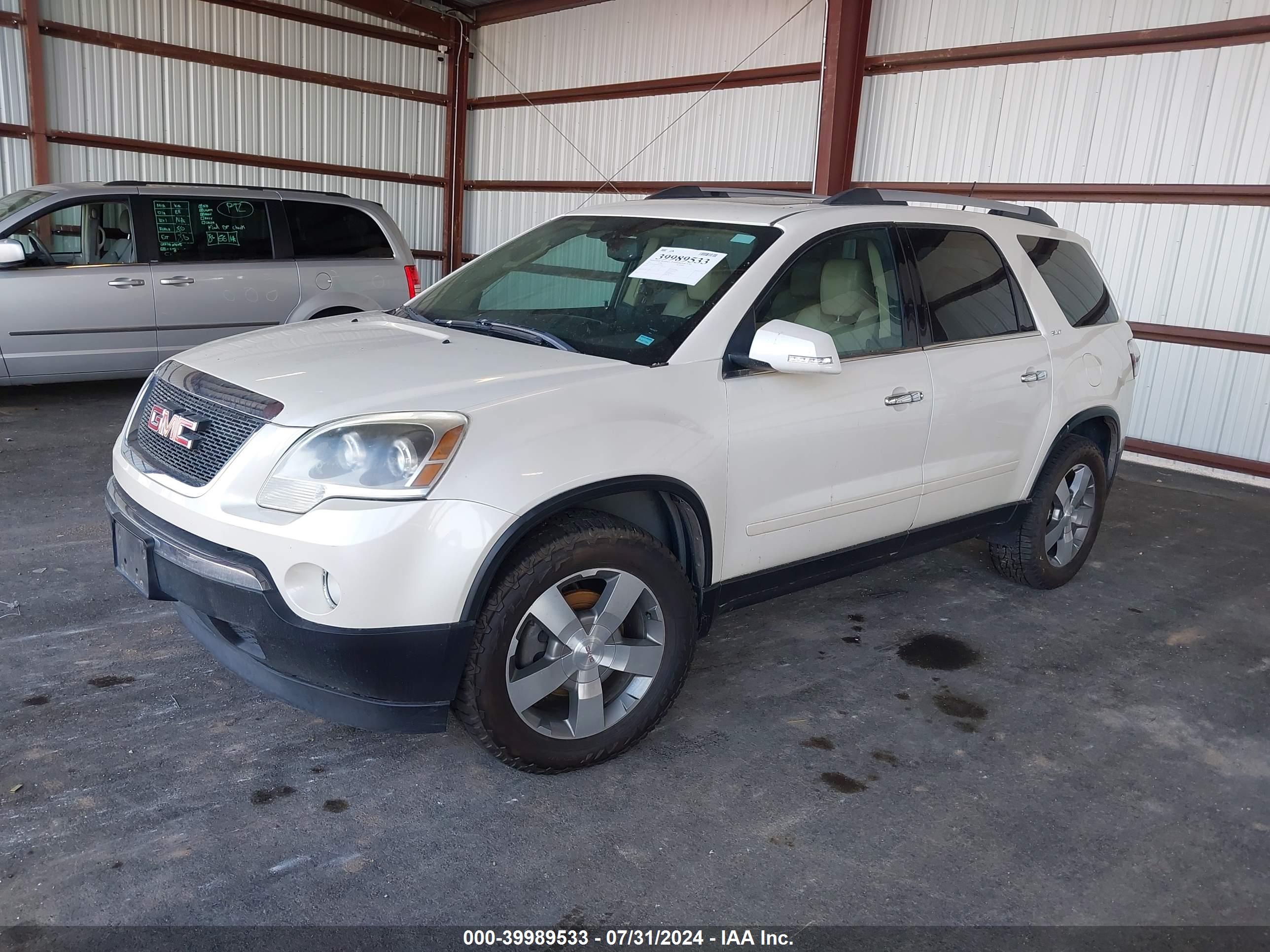 GMC ACADIA image 2