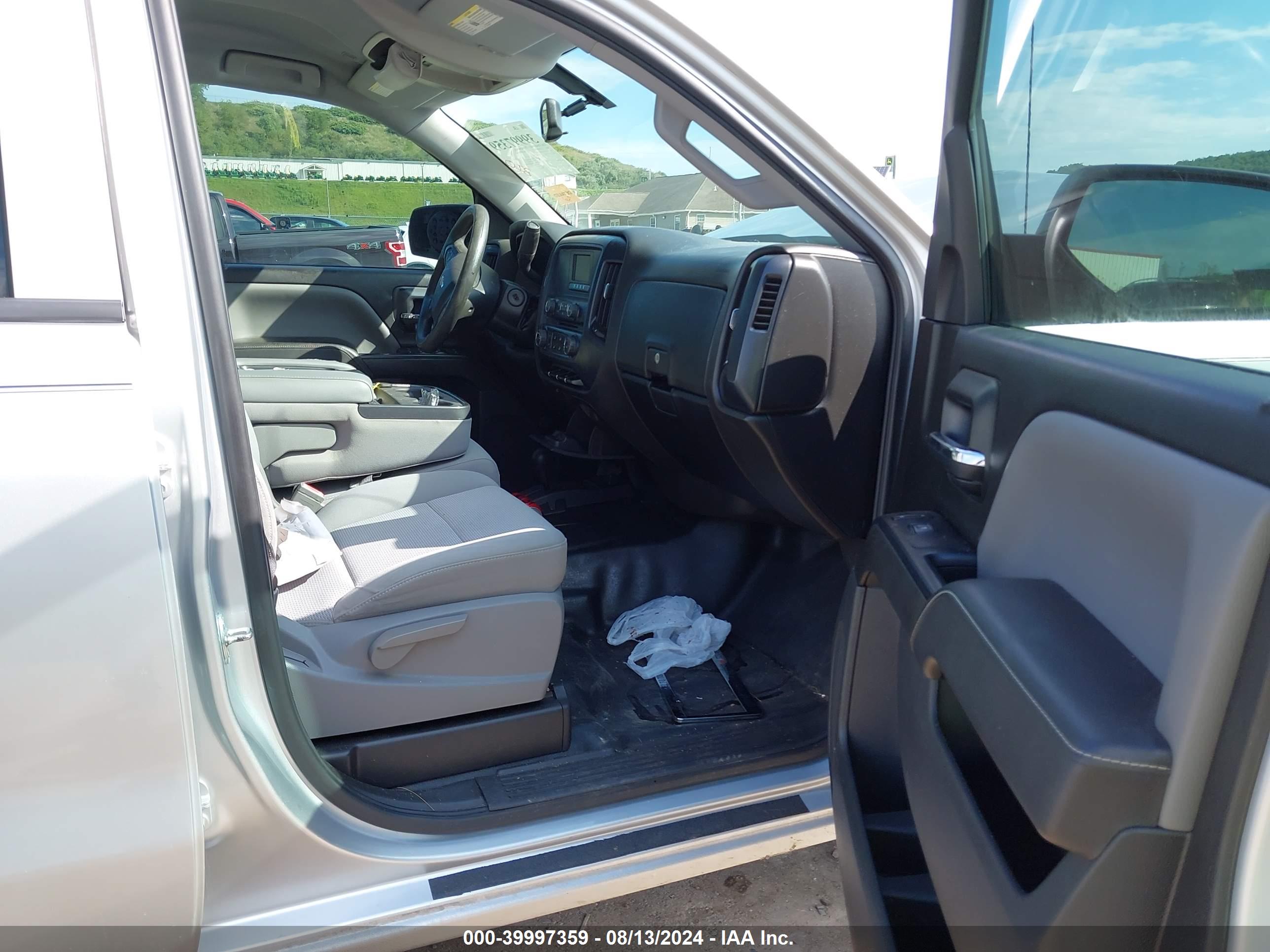 CHEVROLET SILVERADO image 5