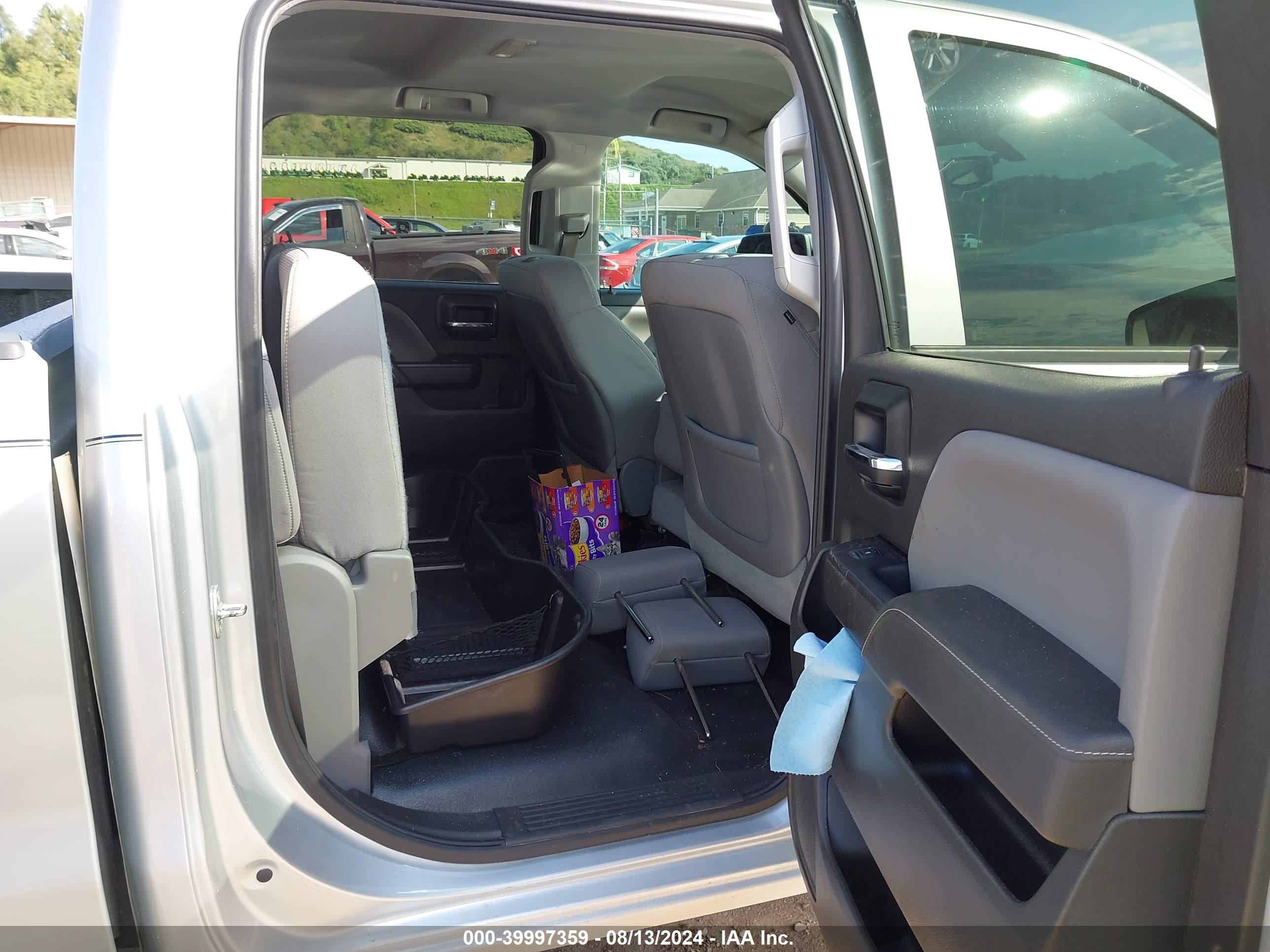 CHEVROLET SILVERADO image 8