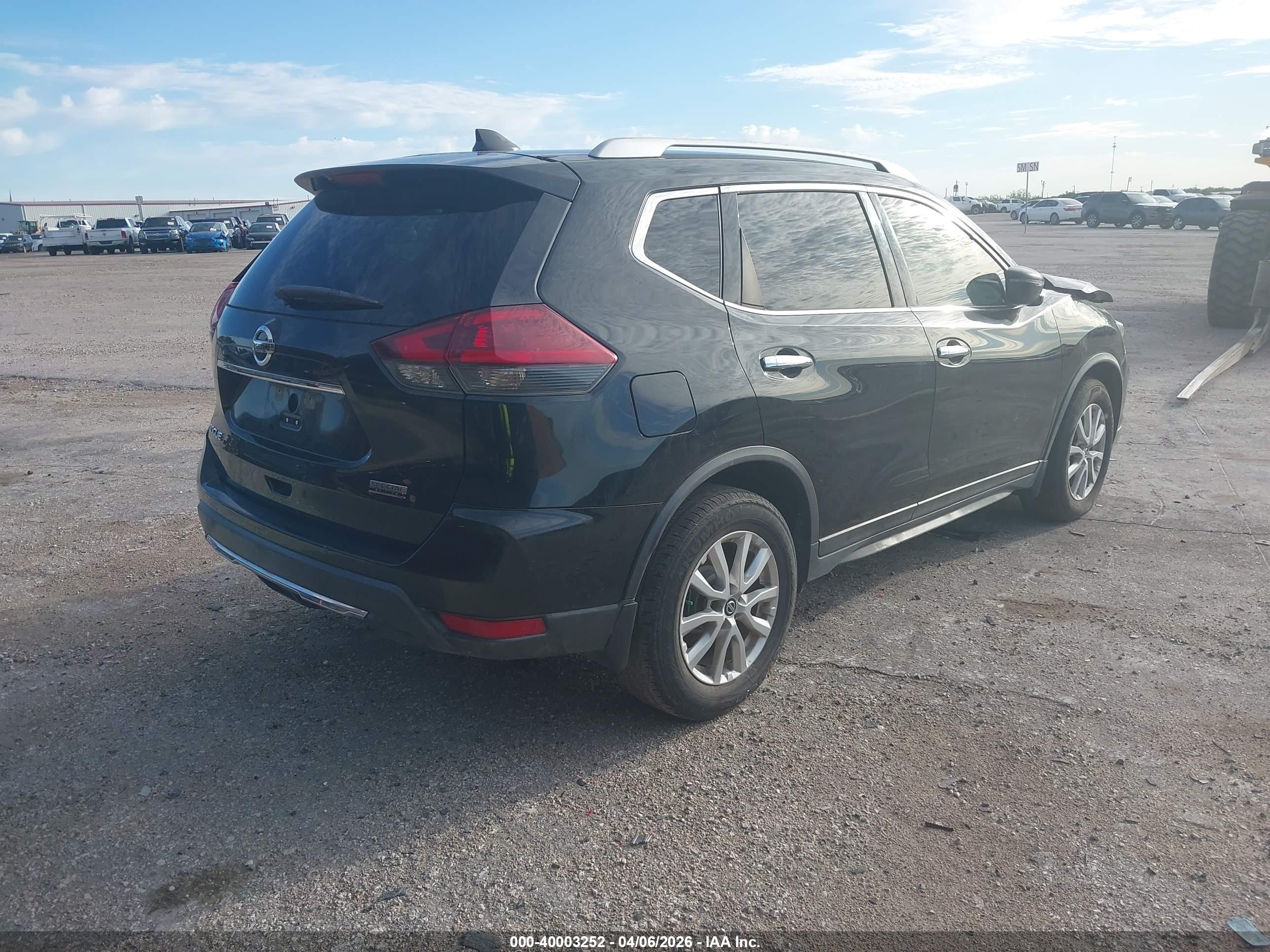 NISSAN ROGUE image 4