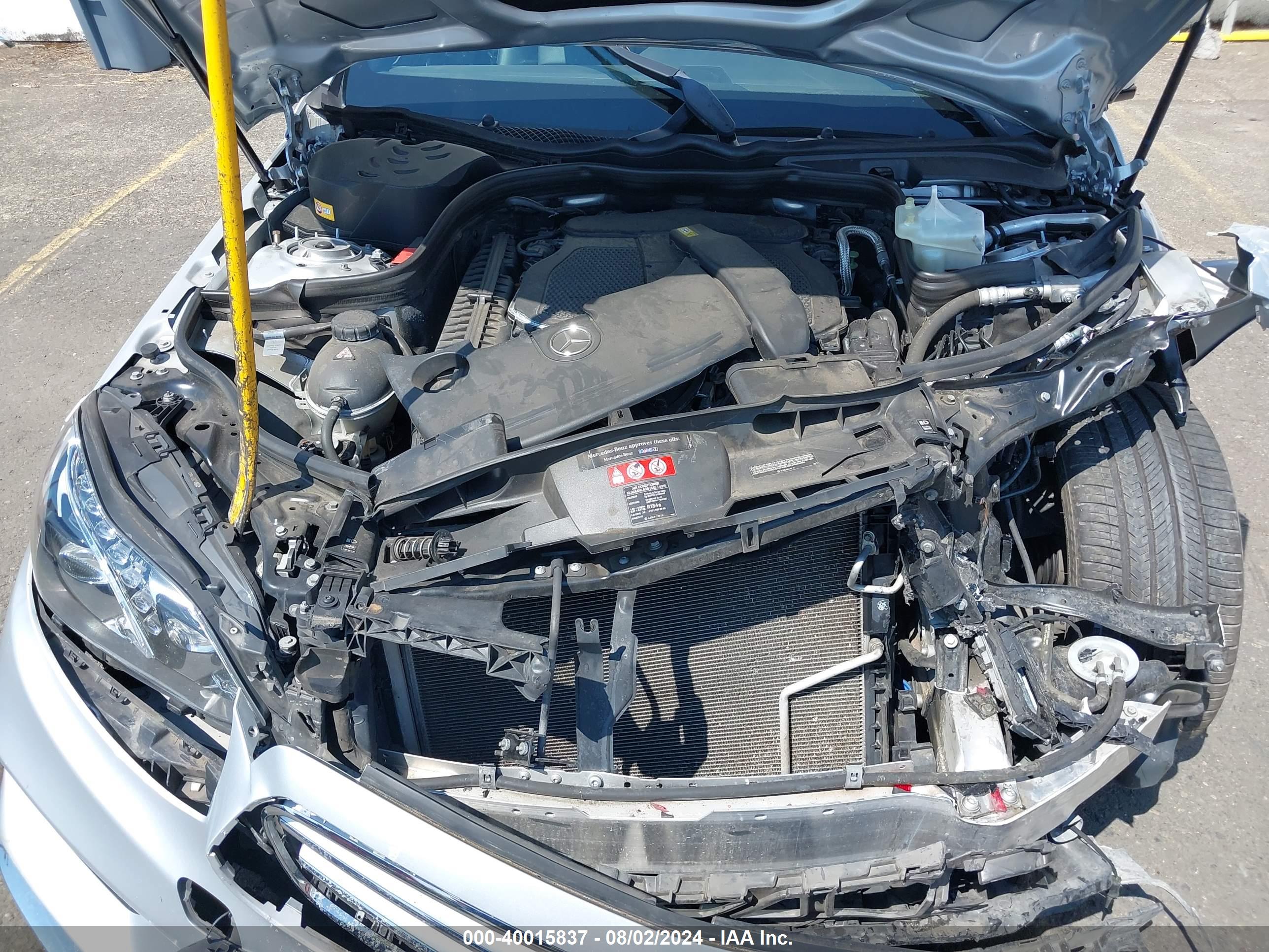 MERCEDES-BENZ E image 10