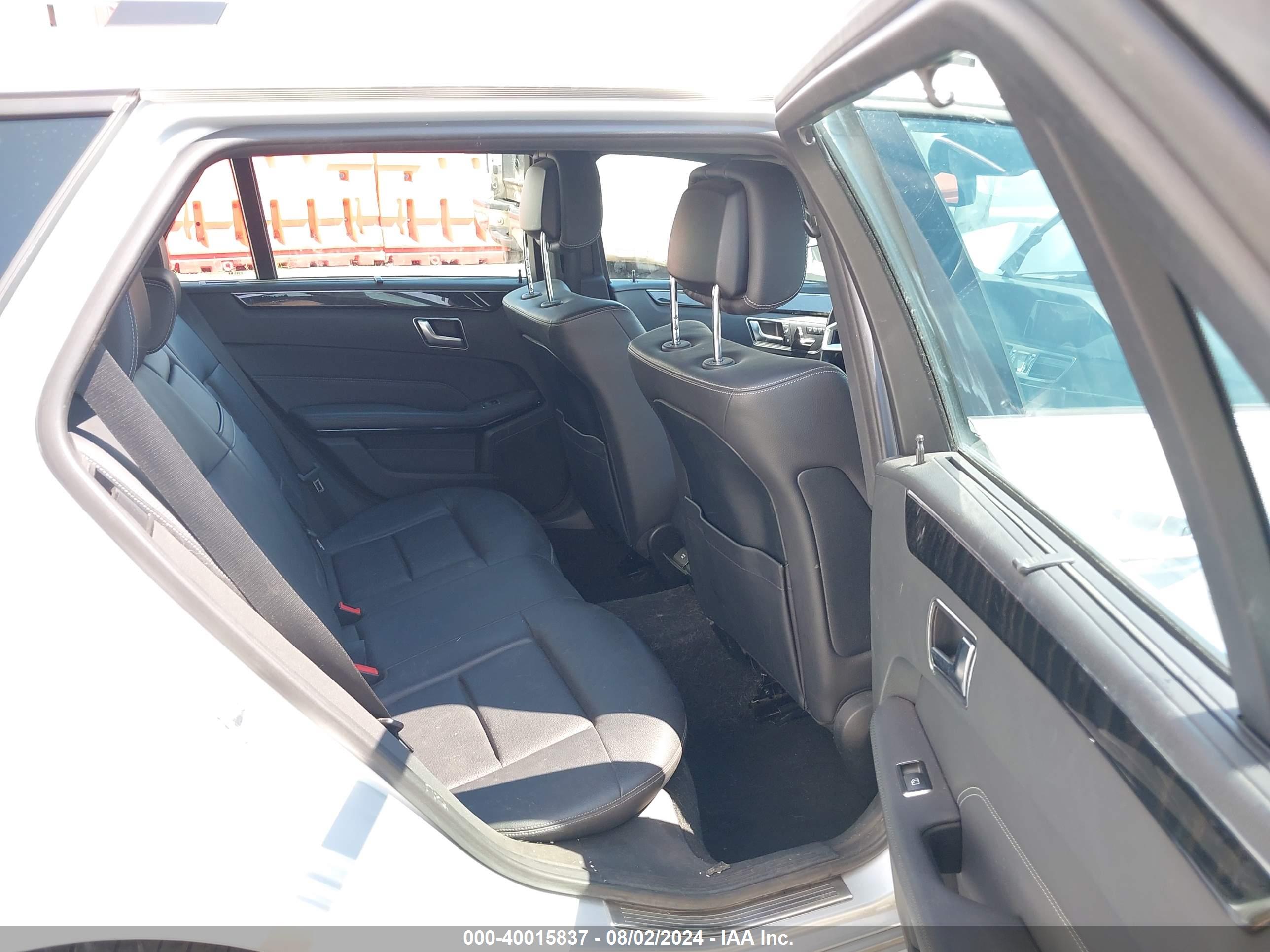 MERCEDES-BENZ E image 8