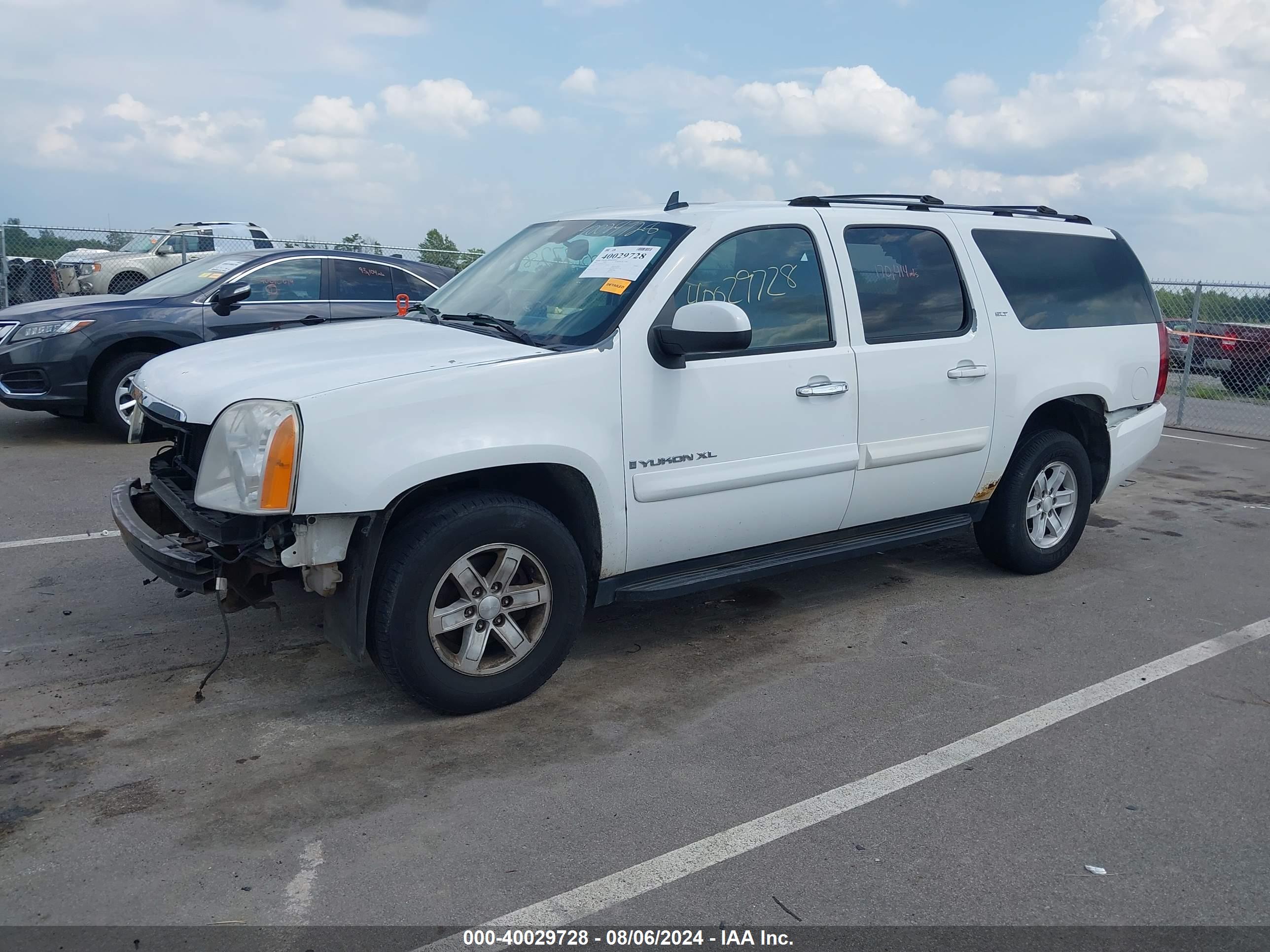 GMC YUKON image 2
