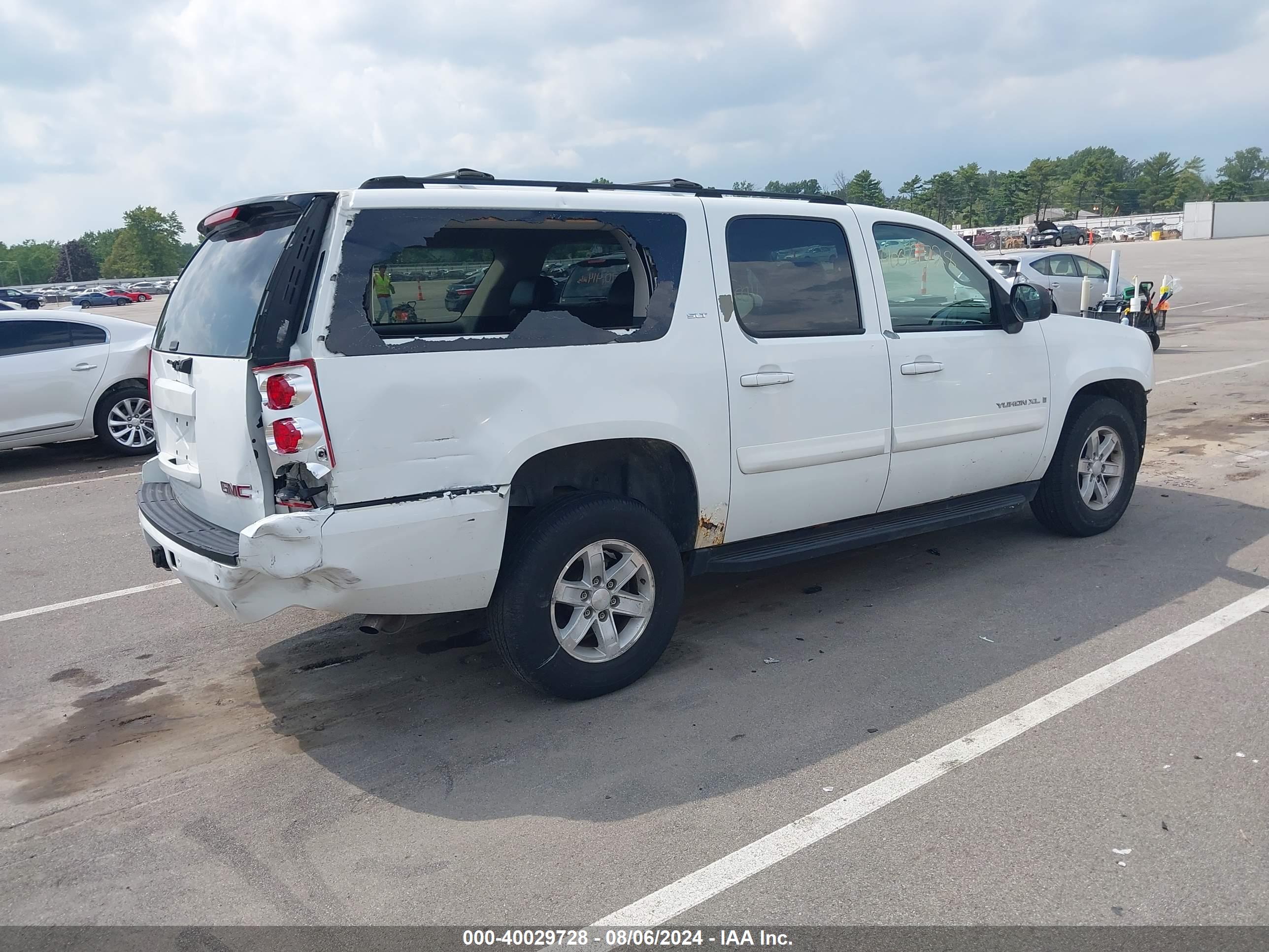 GMC YUKON image 4