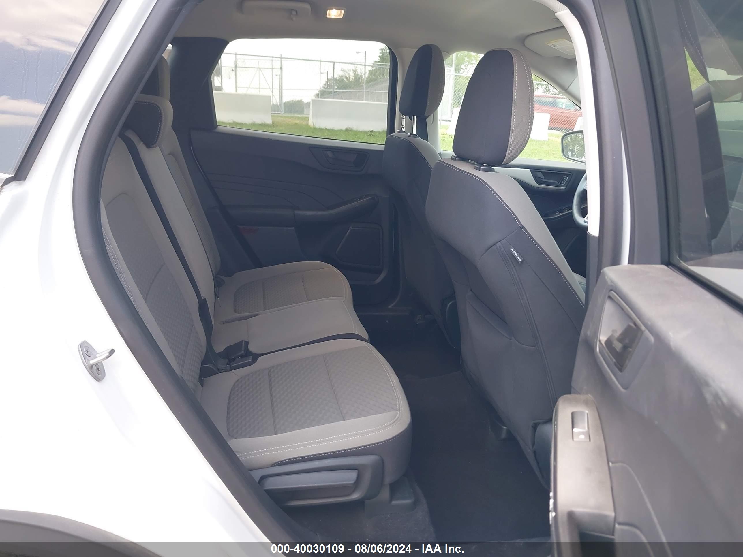 FORD ESCAPE image 8