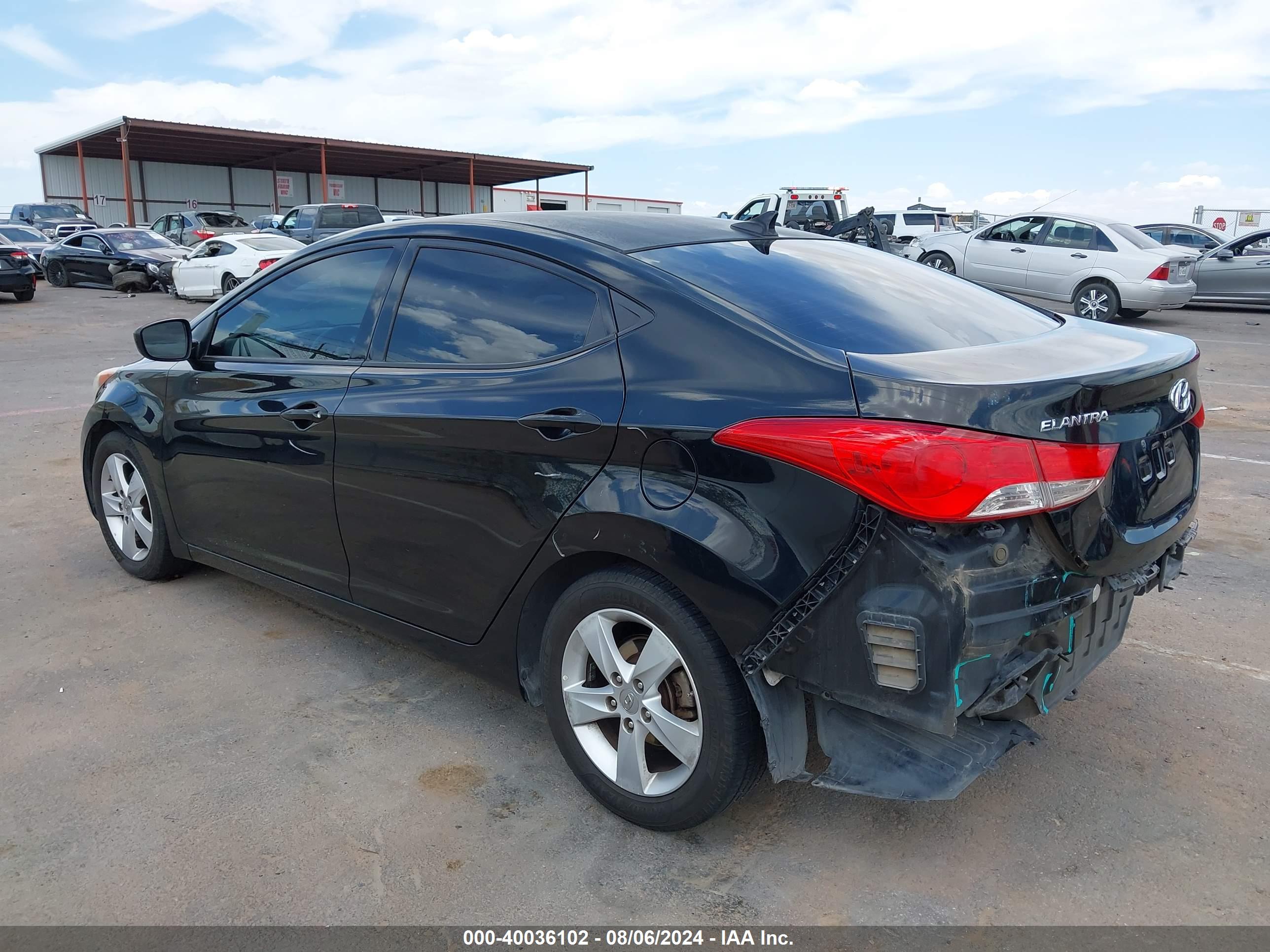 HYUNDAI ELANTRA image 3