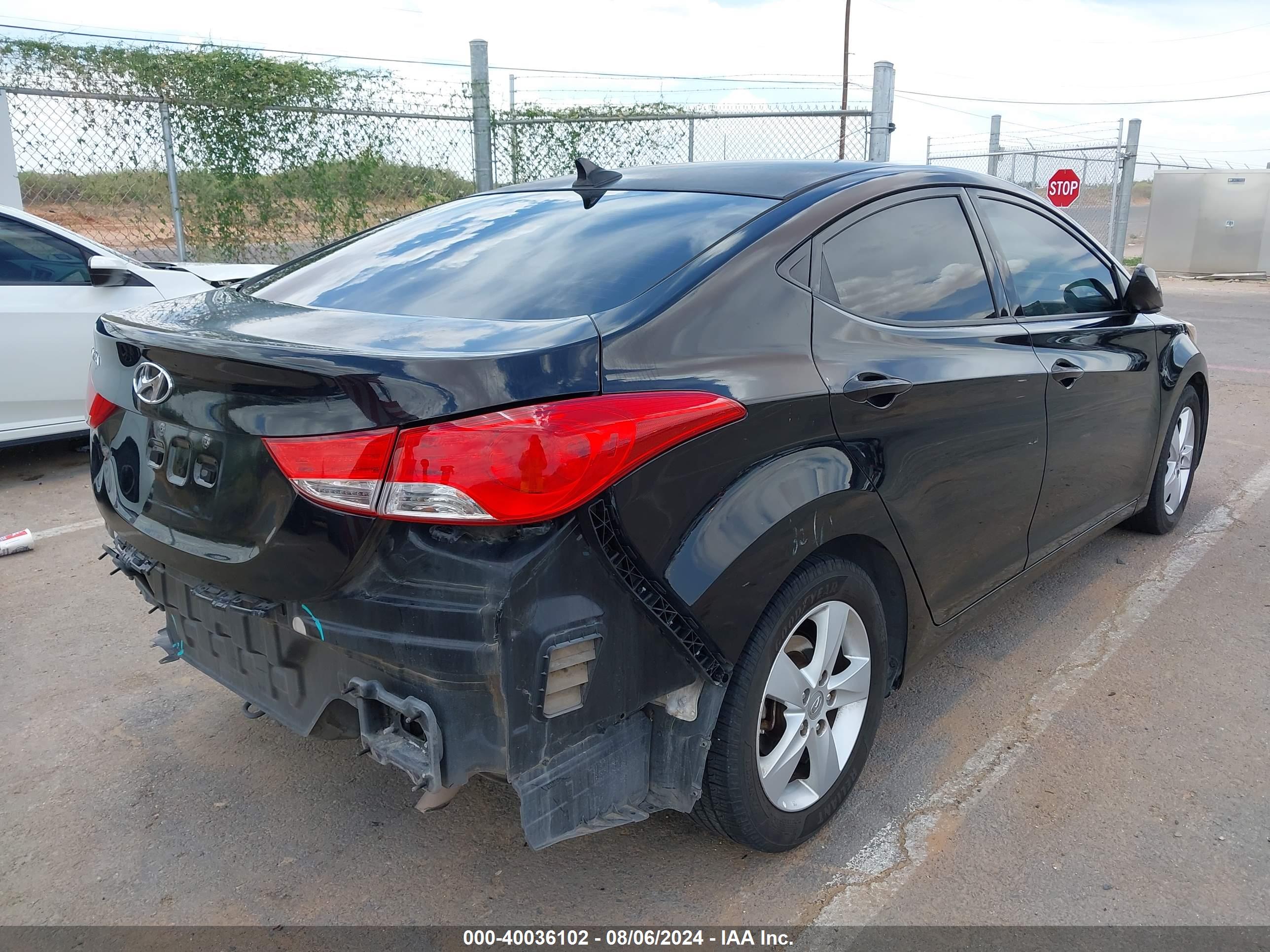HYUNDAI ELANTRA image 4