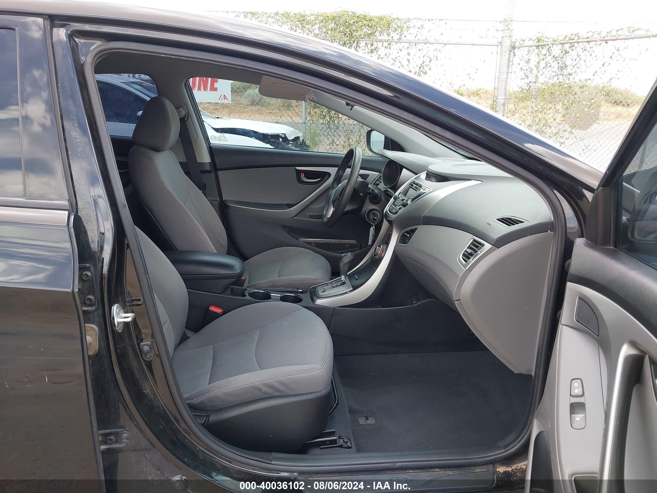 HYUNDAI ELANTRA image 5