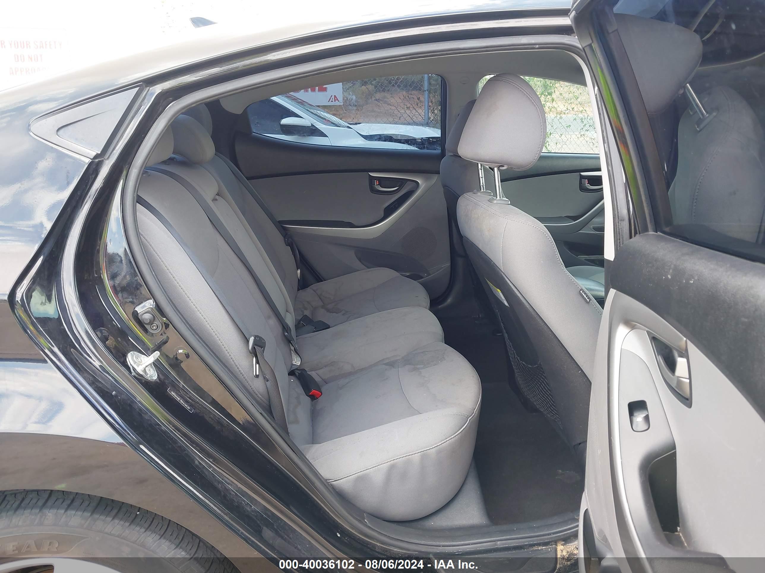 HYUNDAI ELANTRA image 8