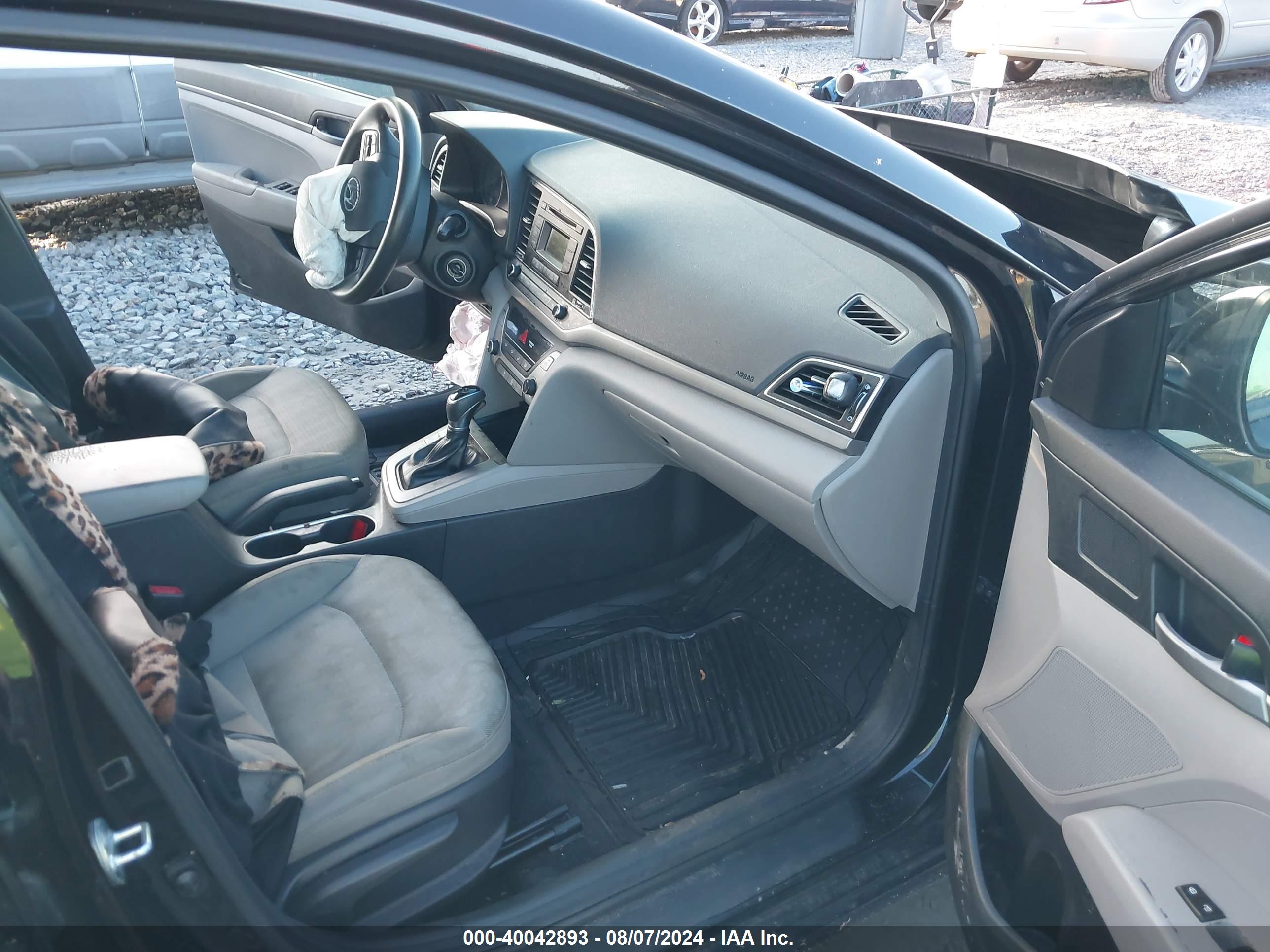 HYUNDAI ELANTRA image 5