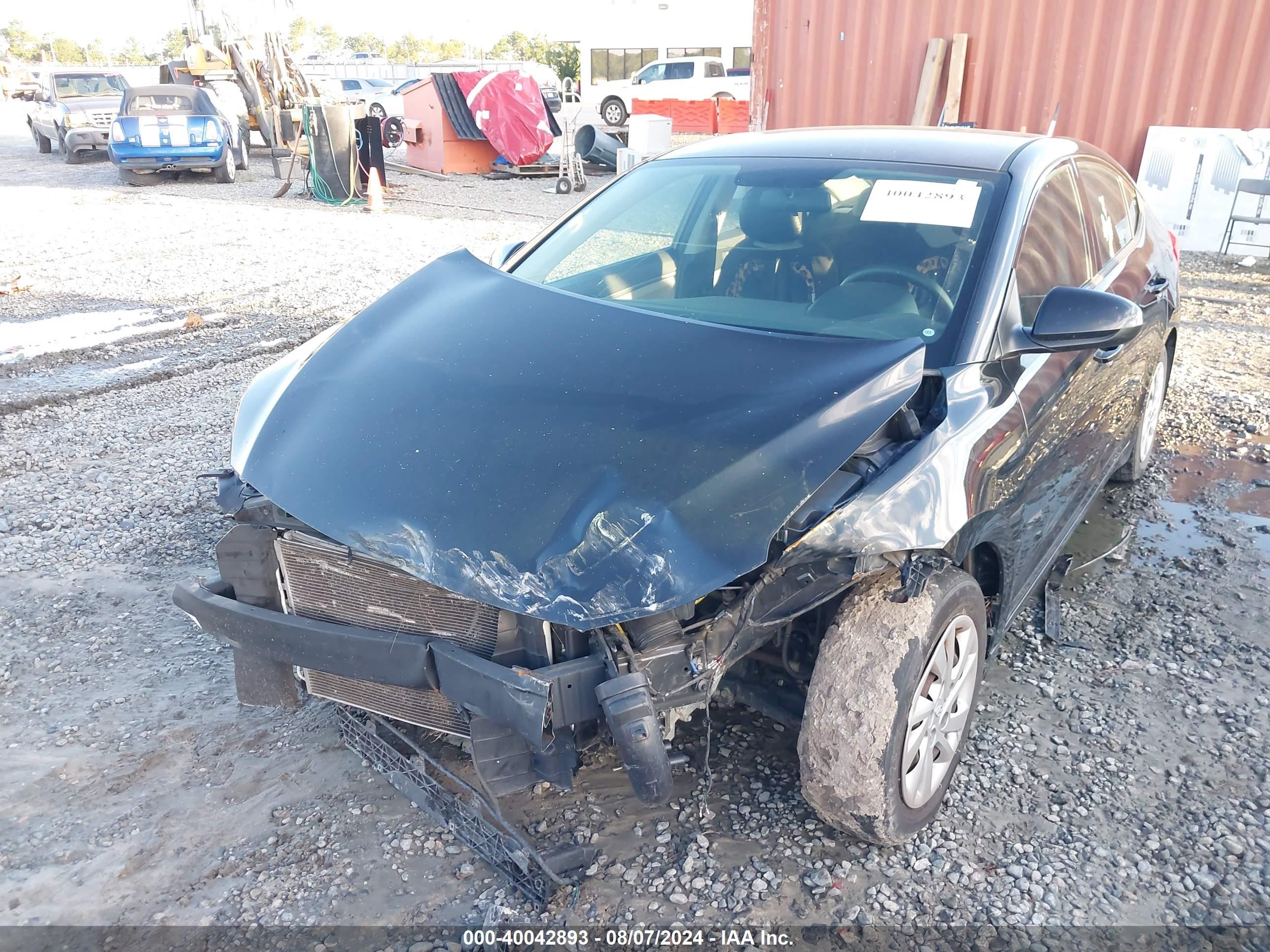 HYUNDAI ELANTRA image 6