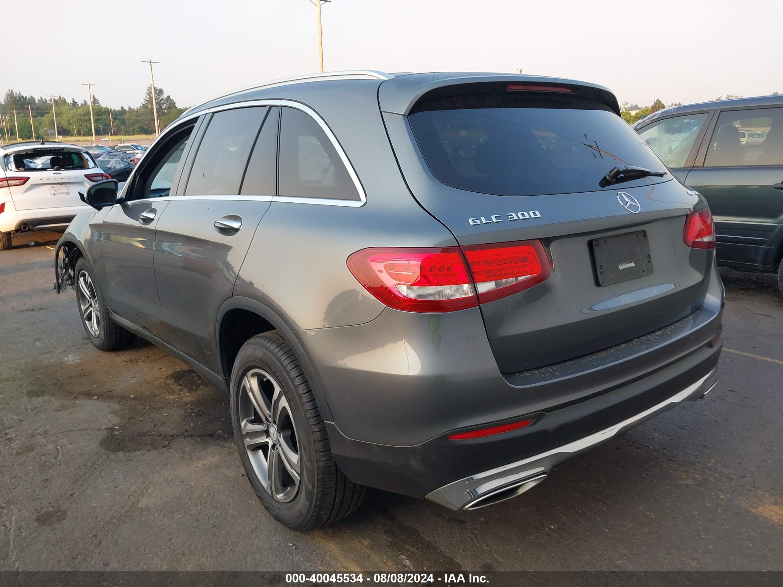 MERCEDES-BENZ GLC image 3