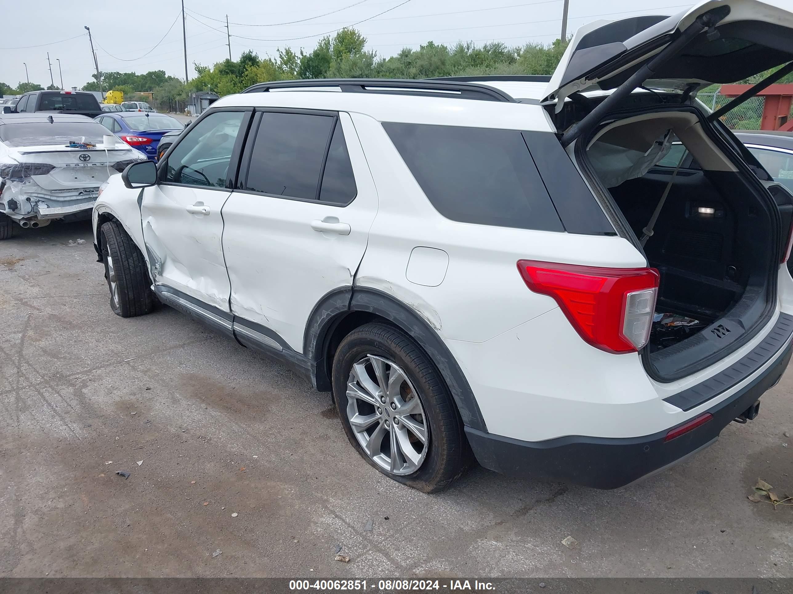 FORD EXPLORER image 3