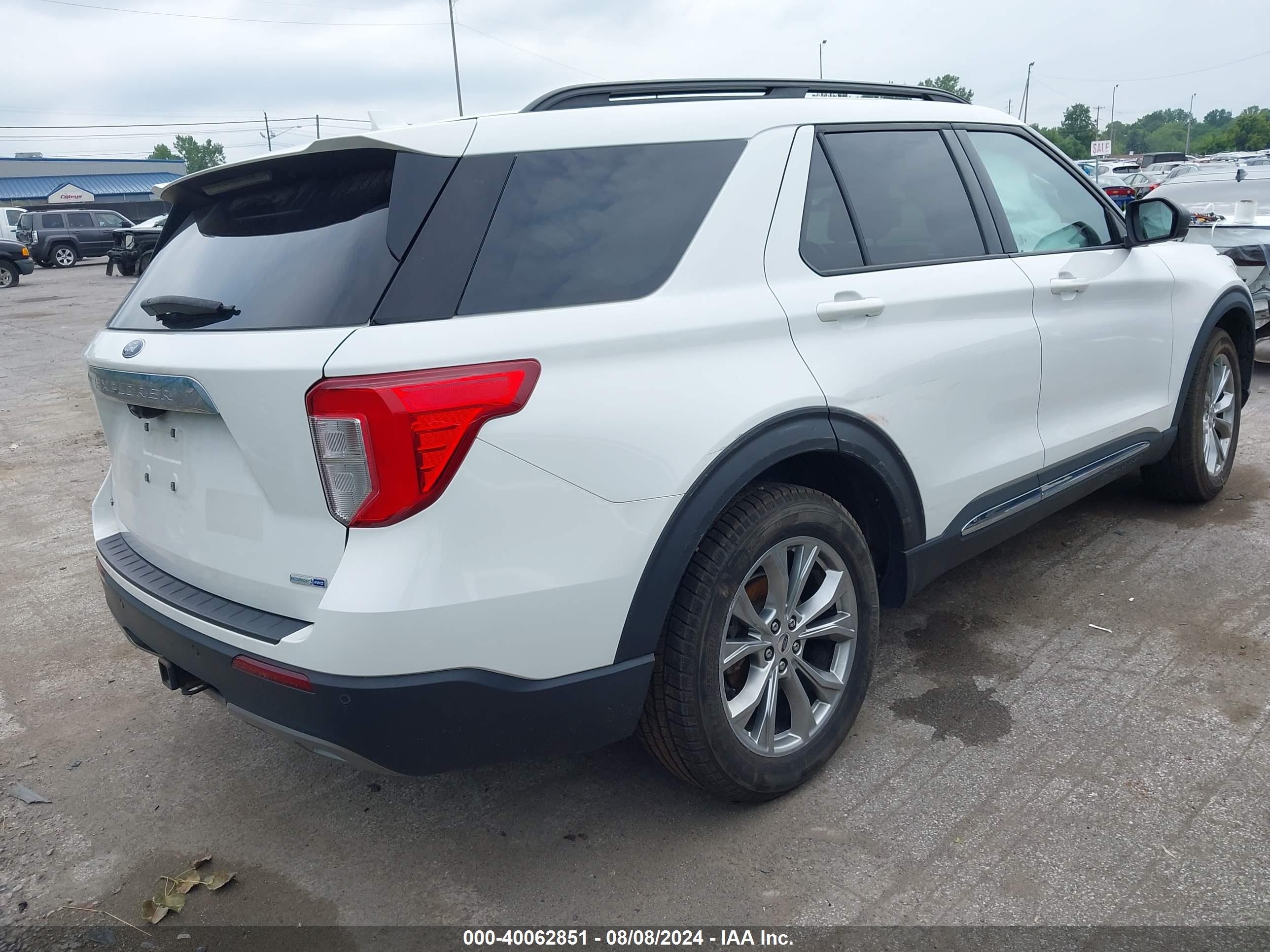 FORD EXPLORER image 4