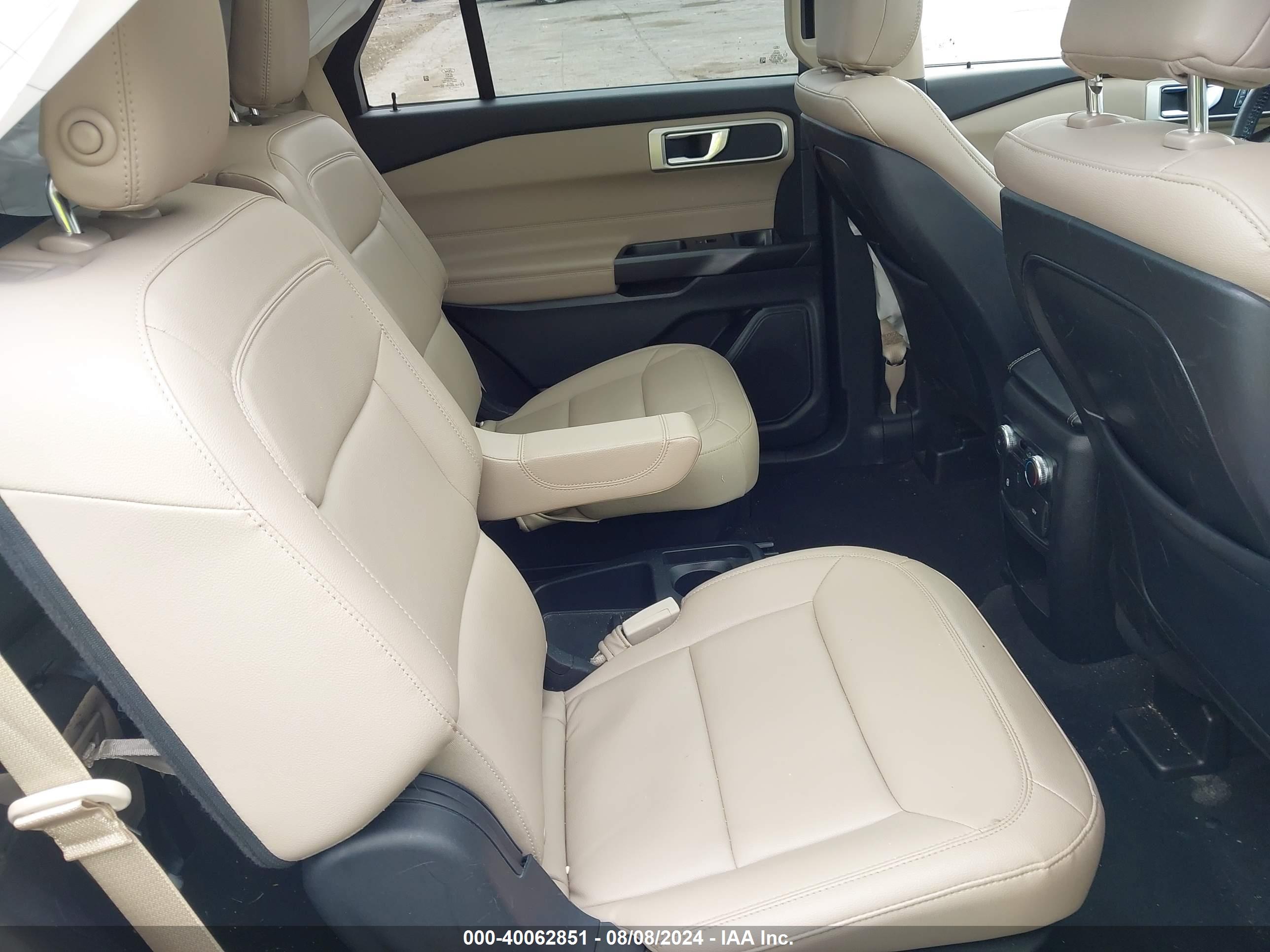 FORD EXPLORER image 8