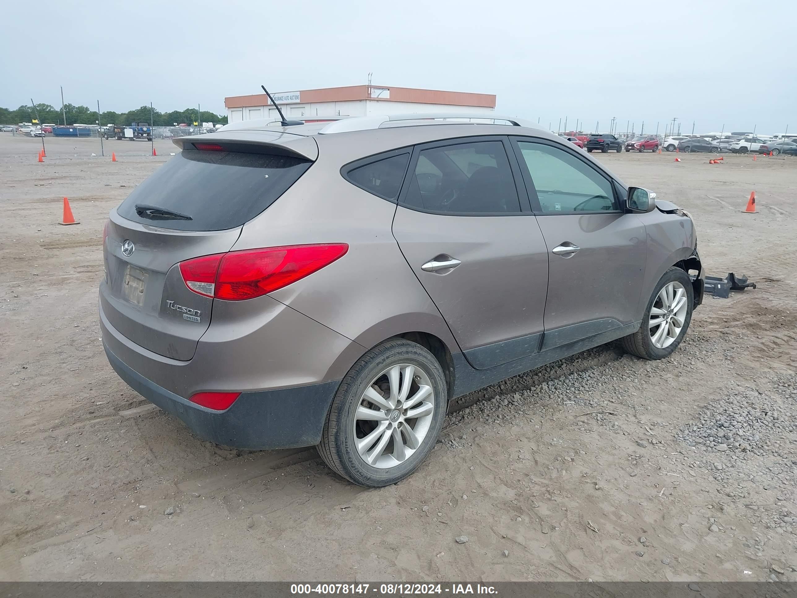 HYUNDAI TUCSON image 4