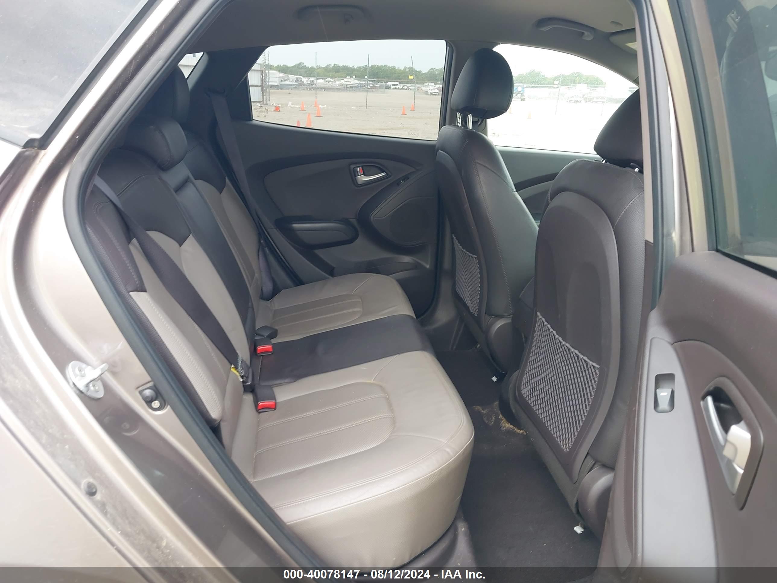 HYUNDAI TUCSON image 8