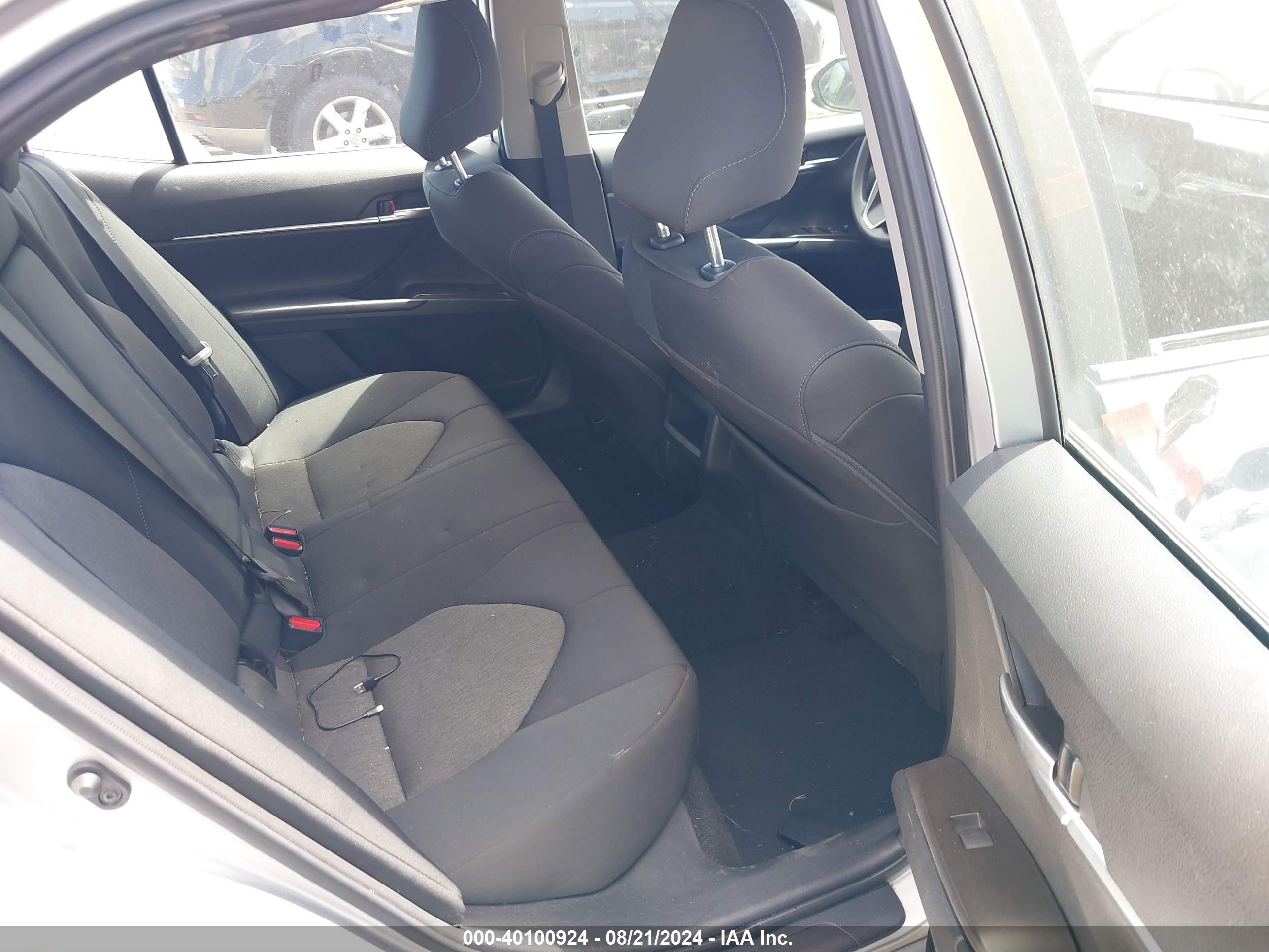 TOYOTA CAMRY image 8