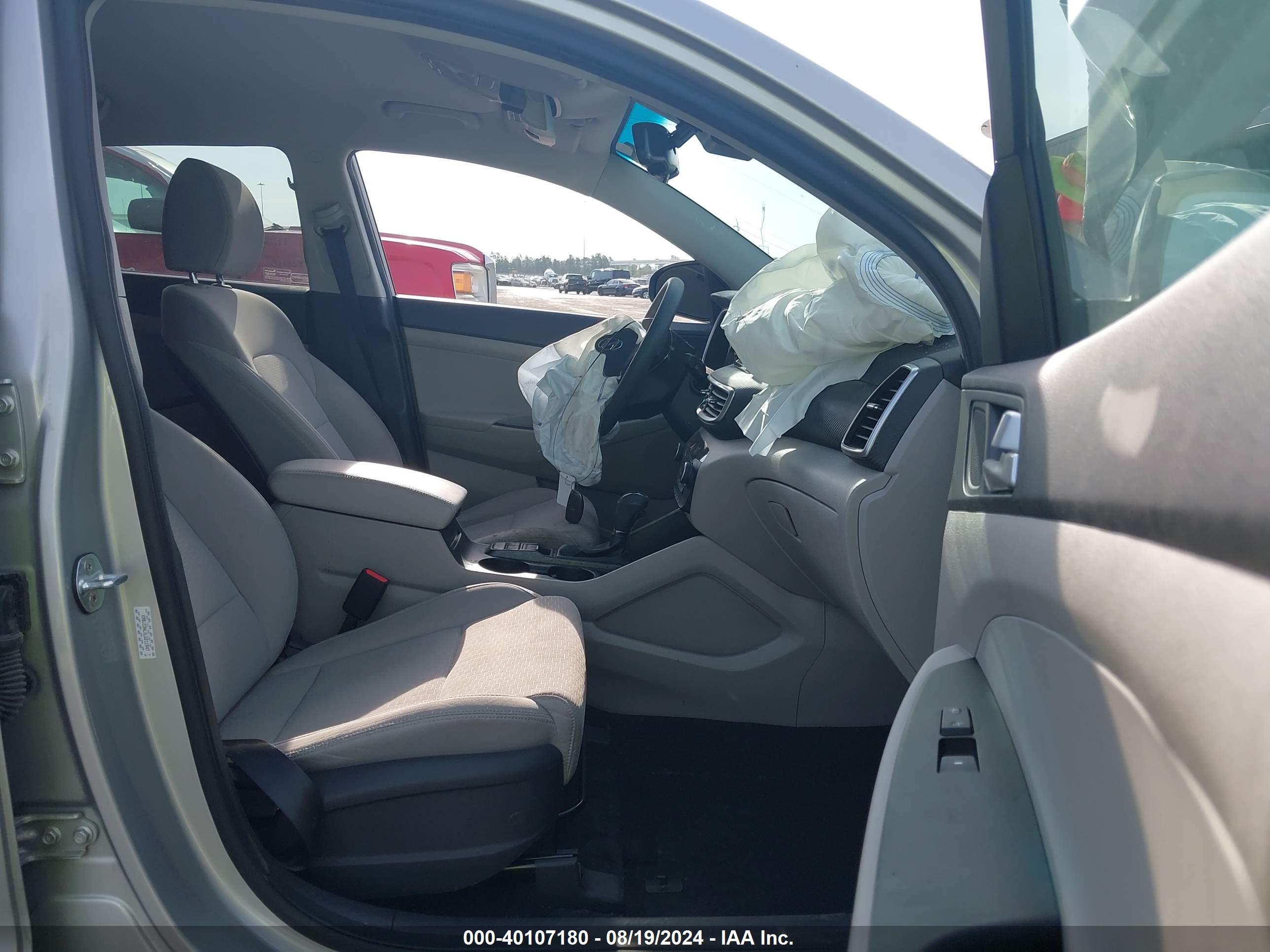 HYUNDAI TUCSON image 5