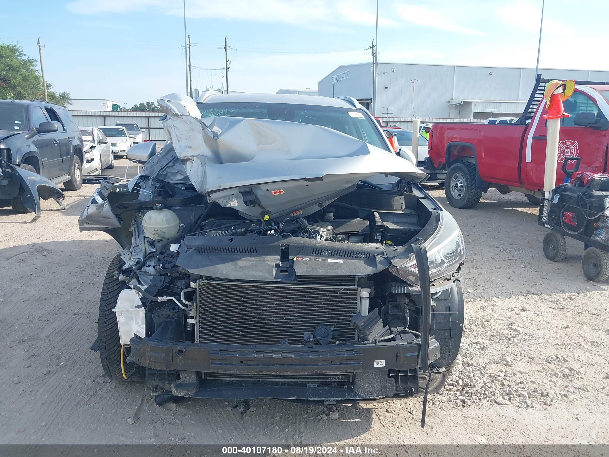 HYUNDAI TUCSON image 6