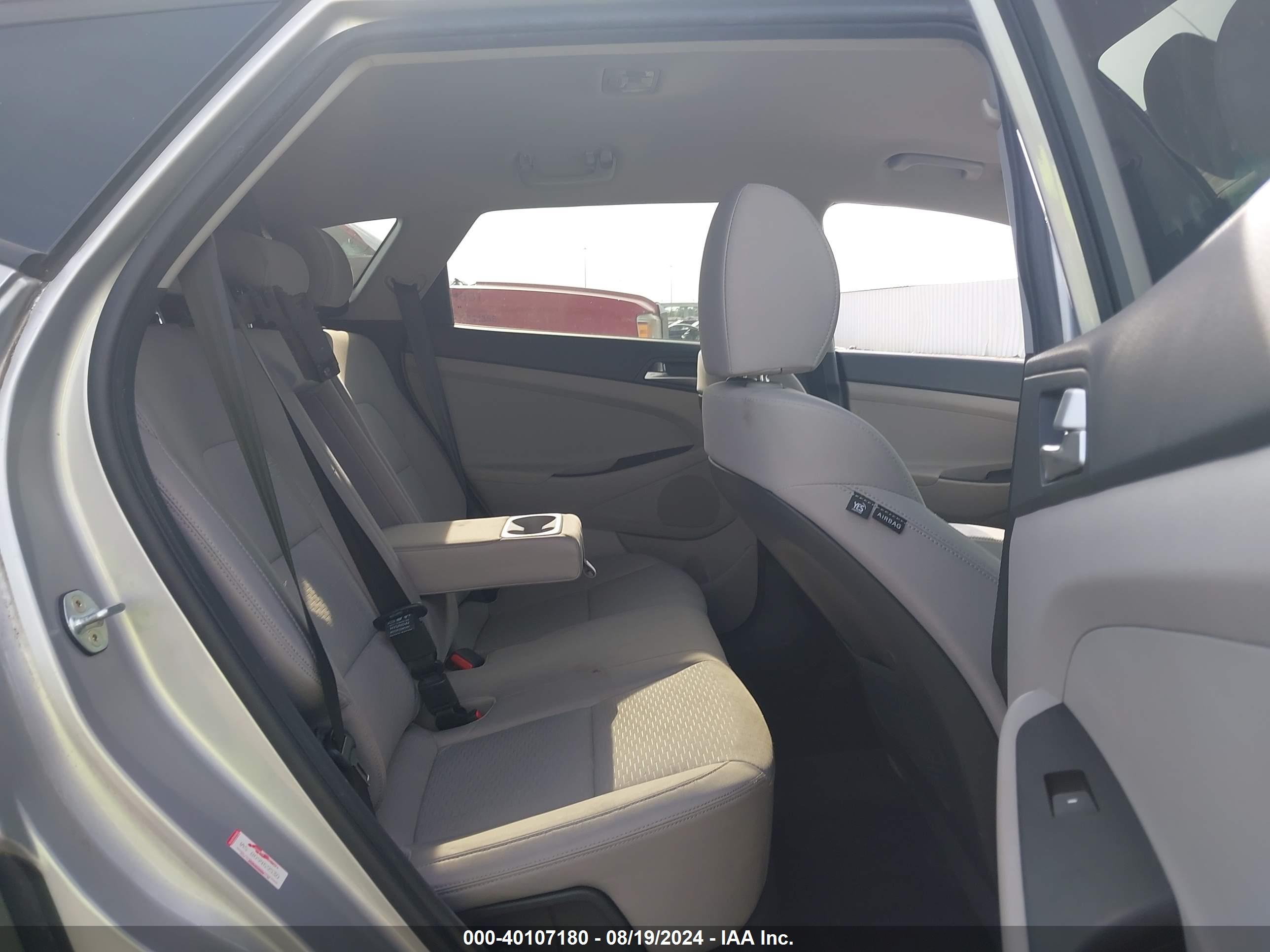 HYUNDAI TUCSON image 8