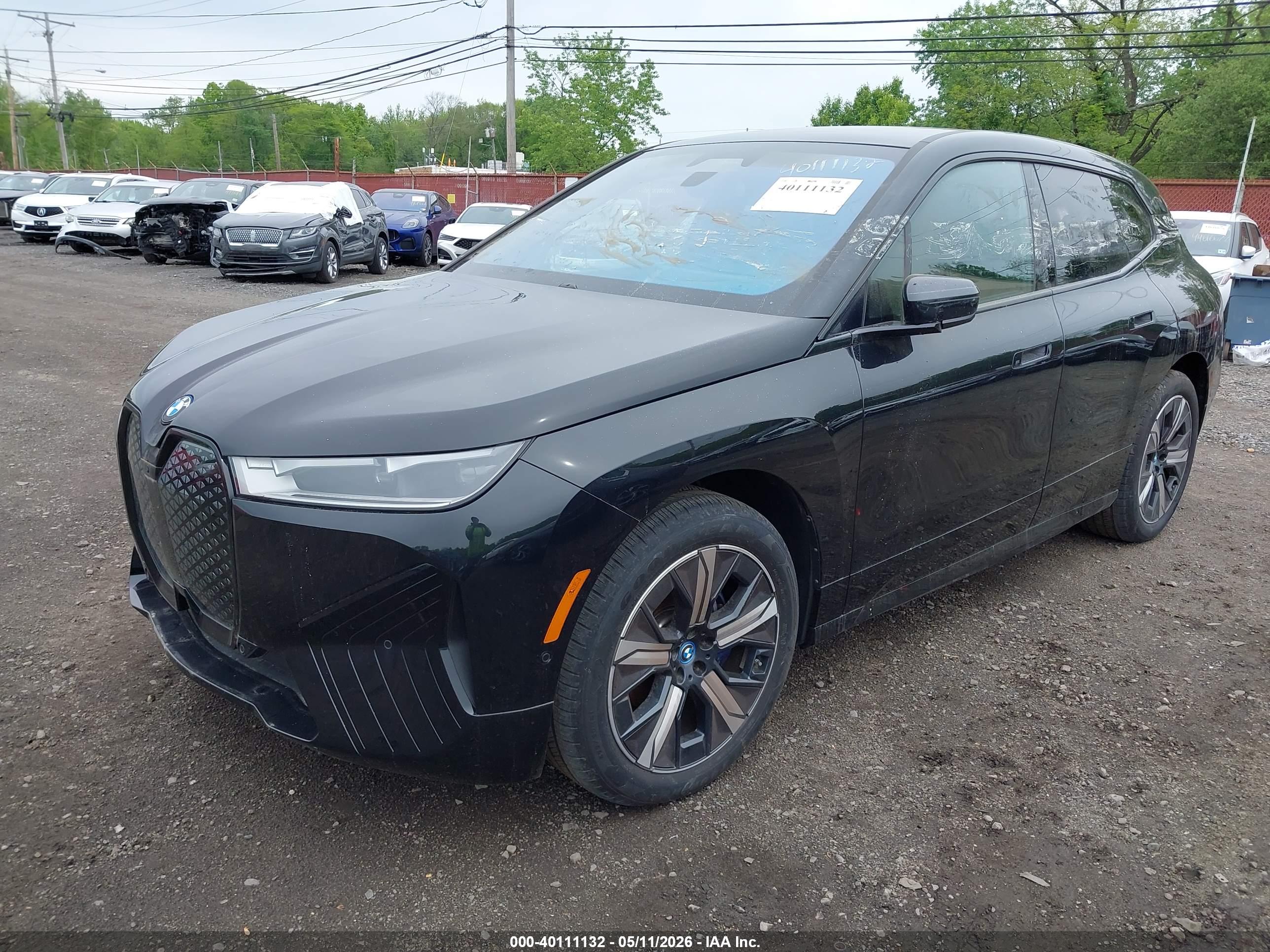 BMW IX image 2