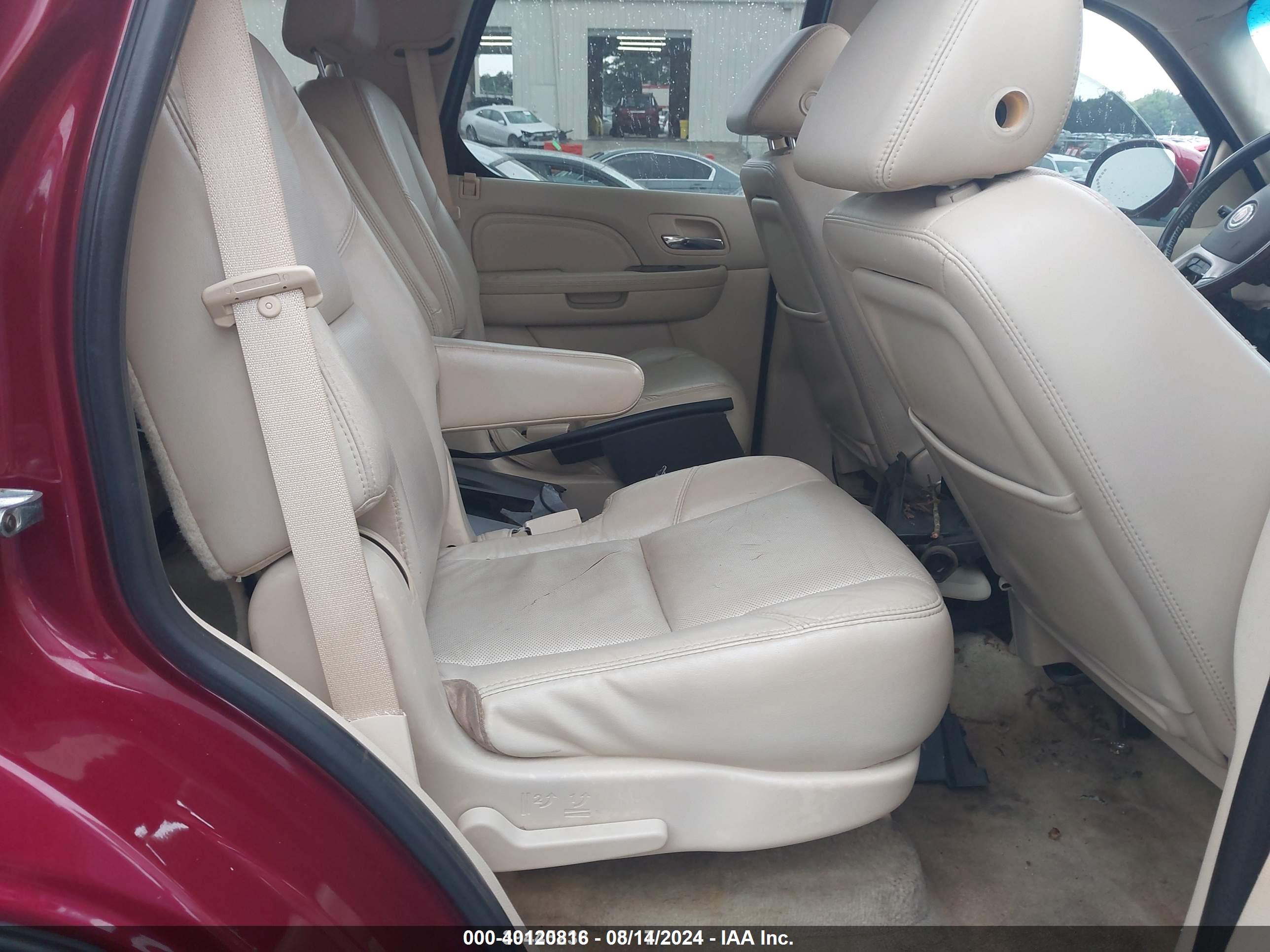 CADILLAC ESCALADE image 8