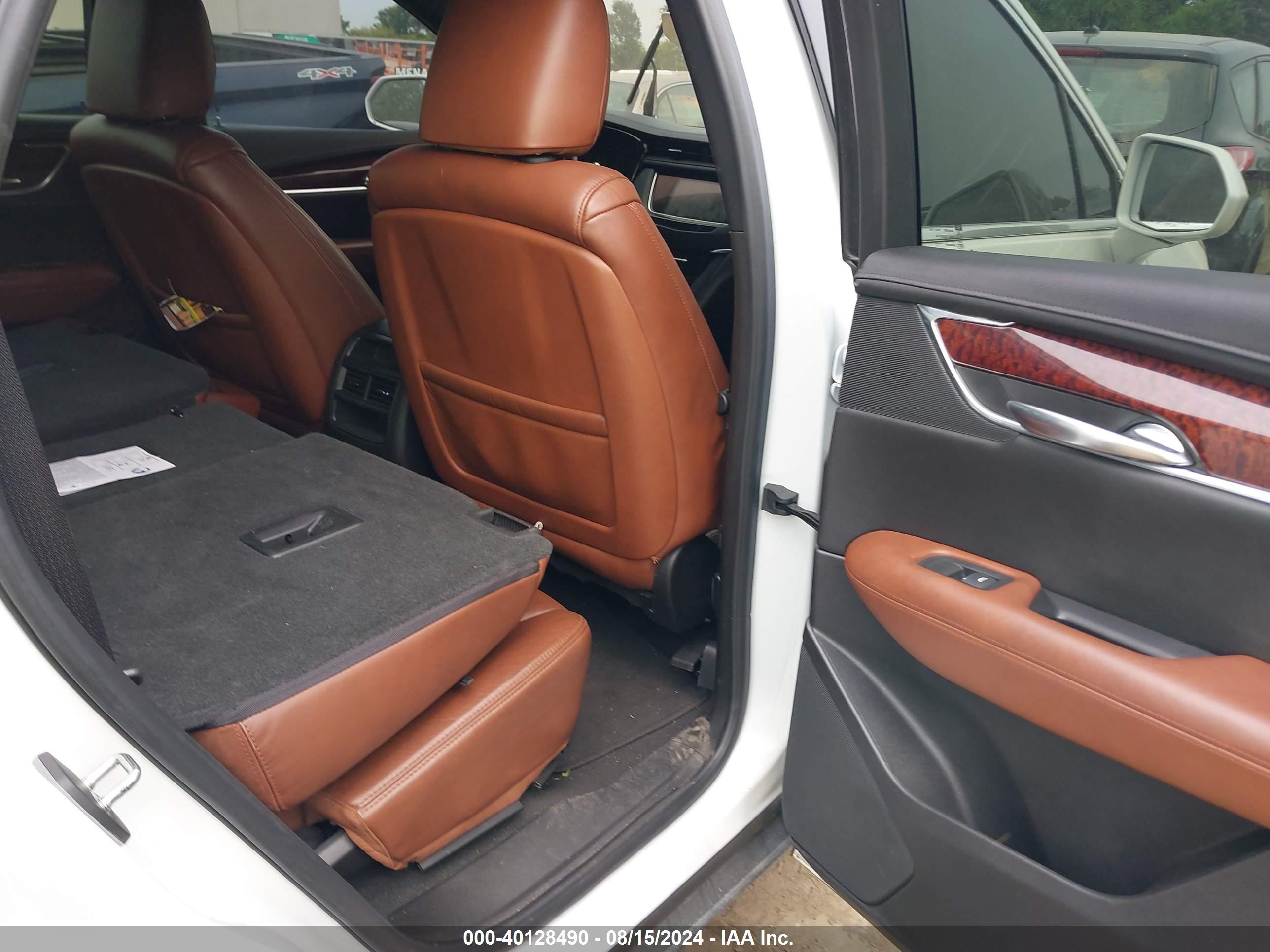 CADILLAC XT5 image 8