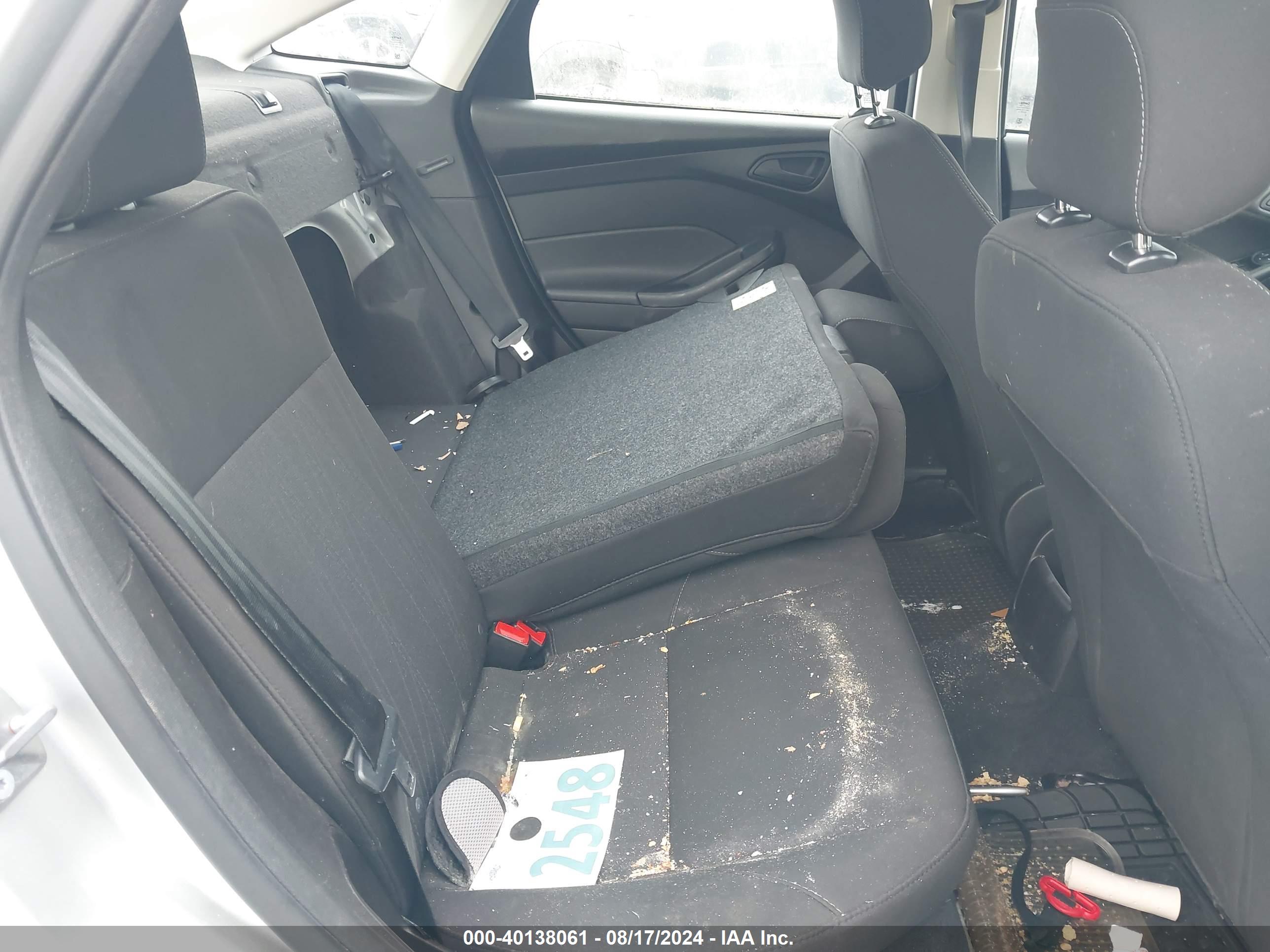 FORD FOCUS image 8