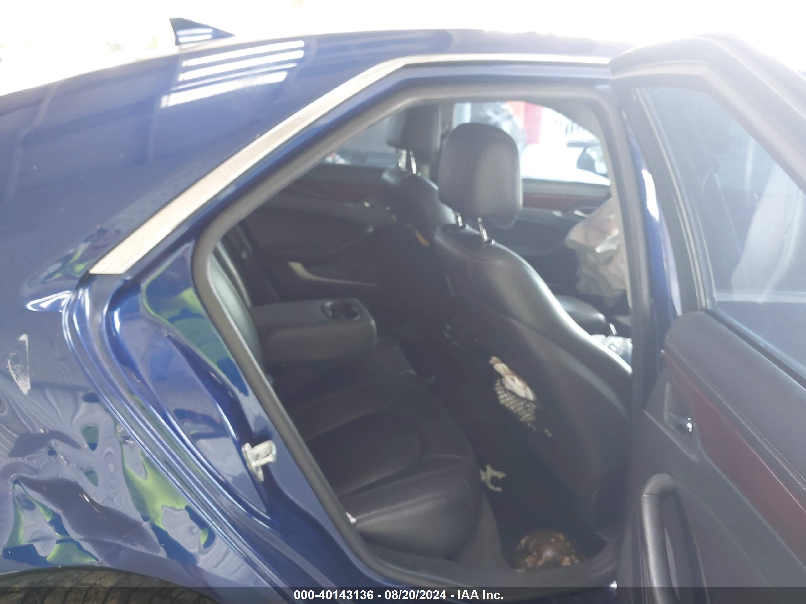 CADILLAC CTS image 8