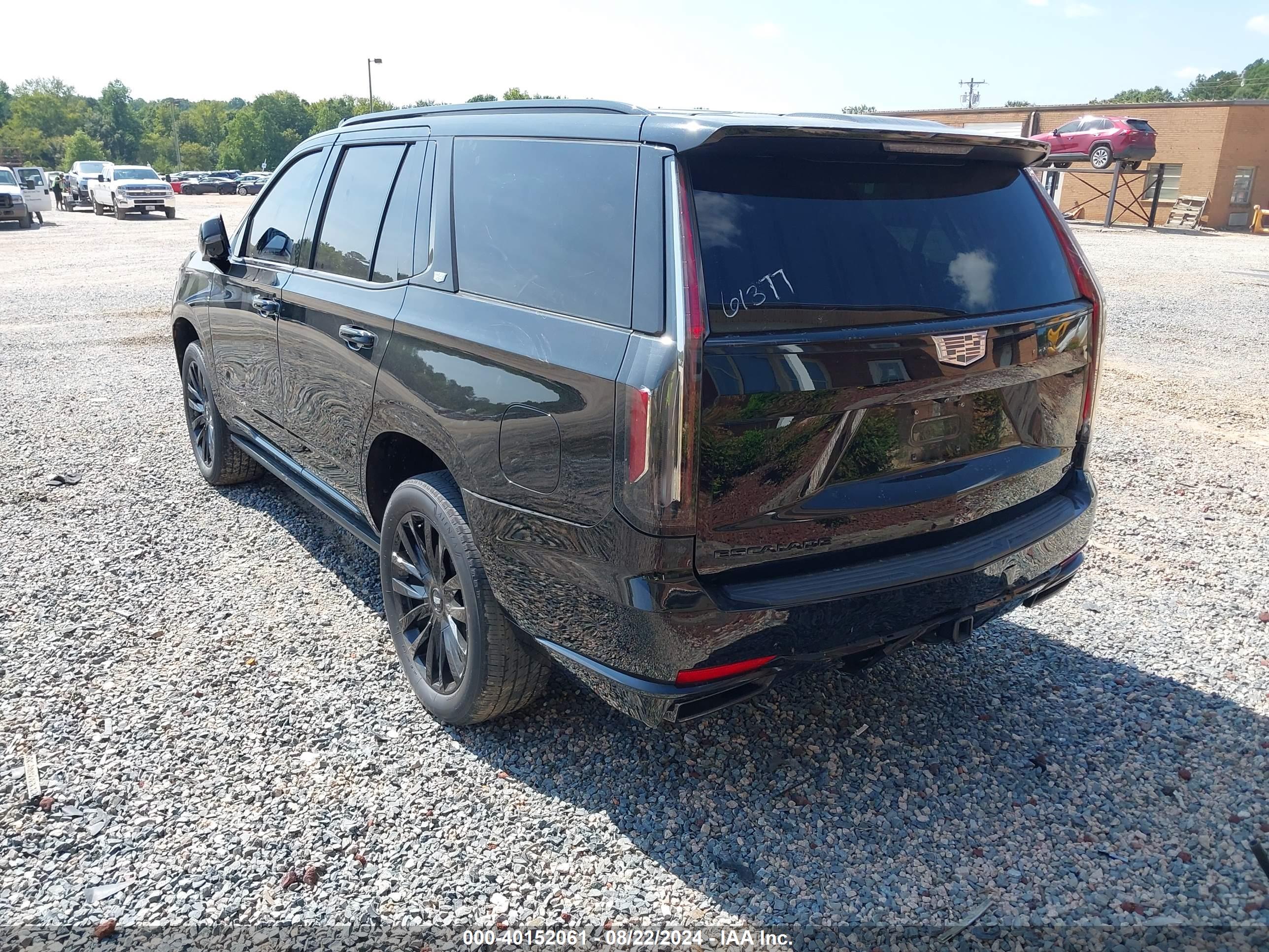CADILLAC ESCALADE image 3