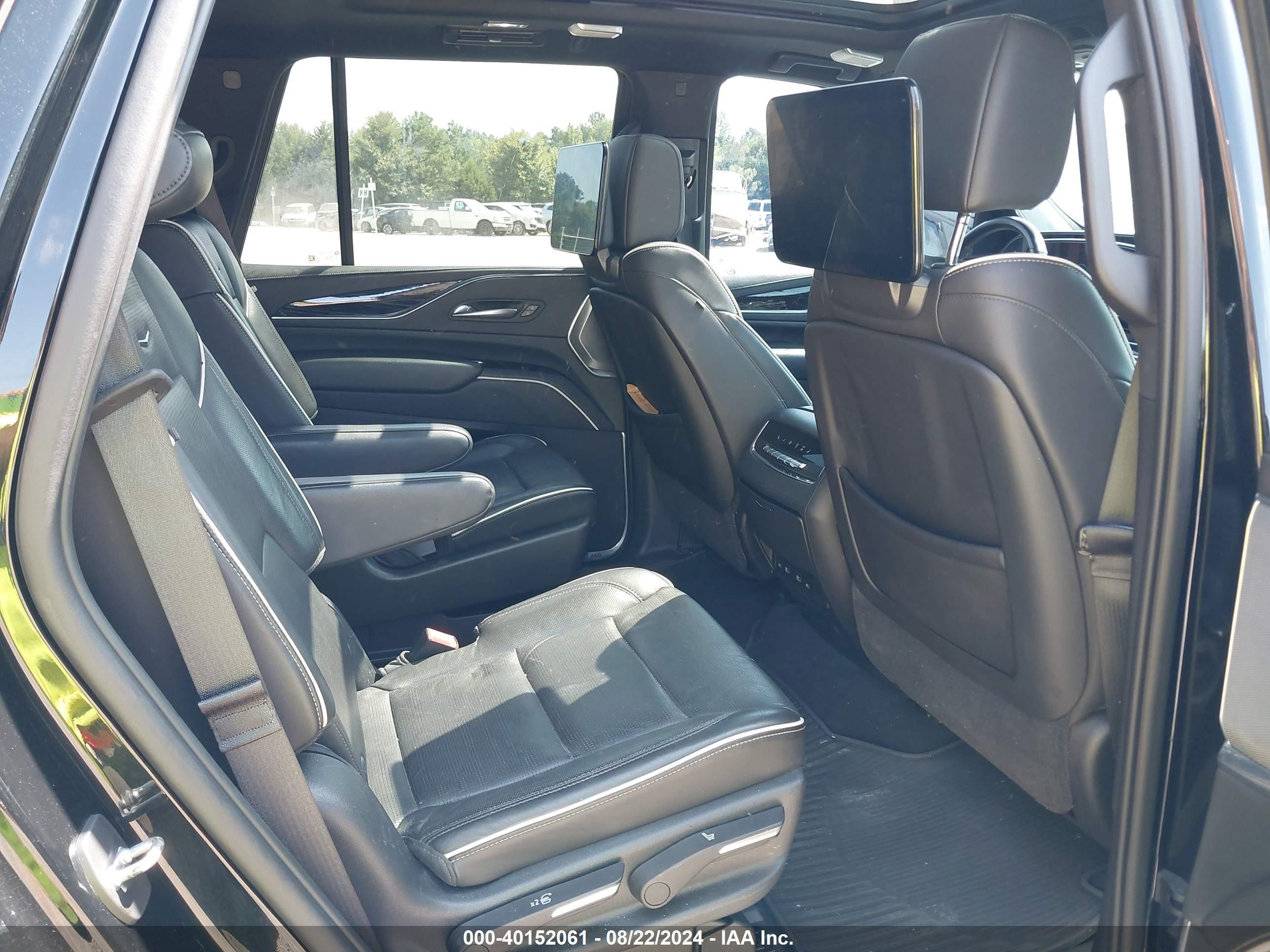 CADILLAC ESCALADE image 8