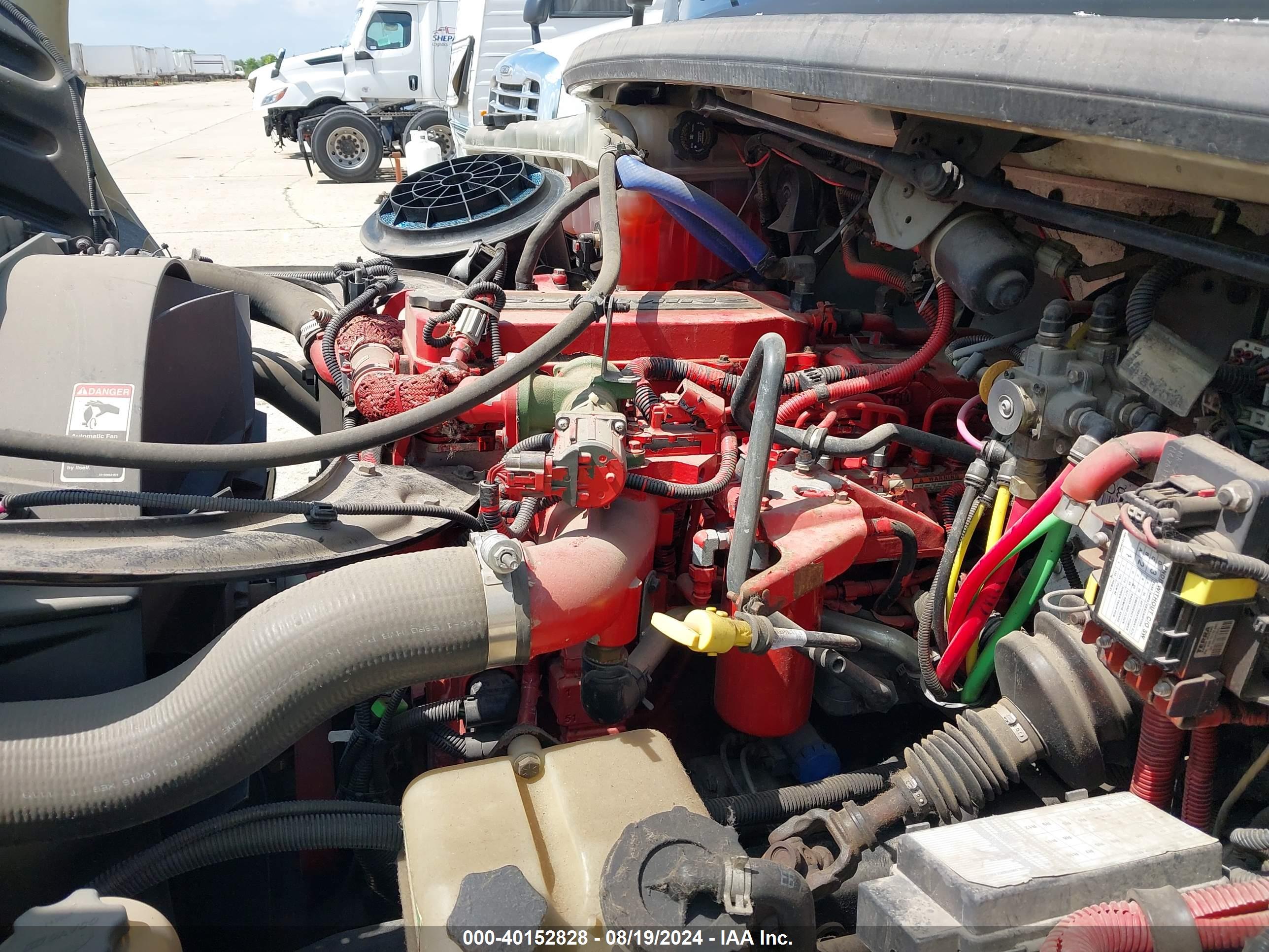 FREIGHTLINER M2 image 10