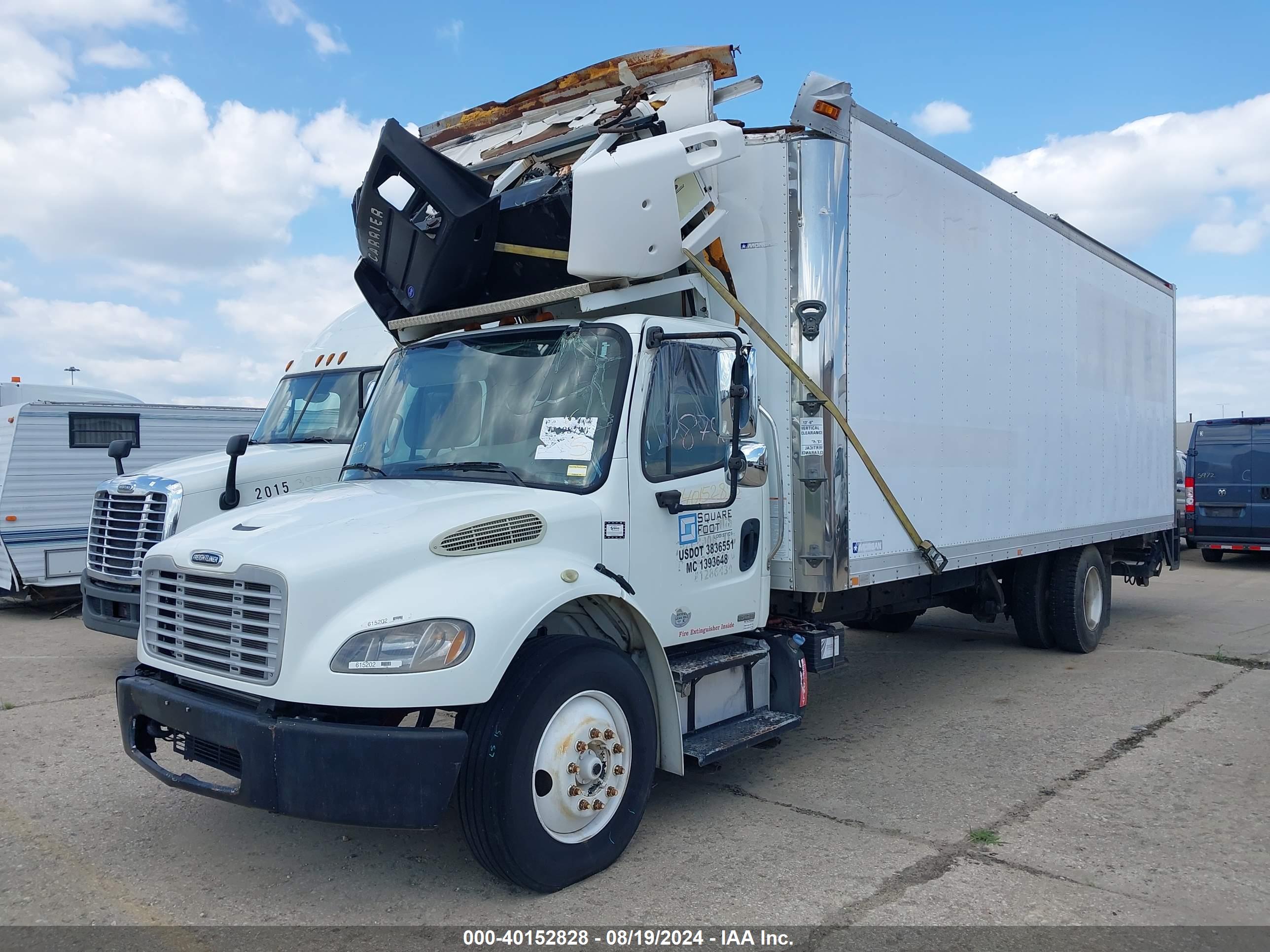 FREIGHTLINER M2 image 2