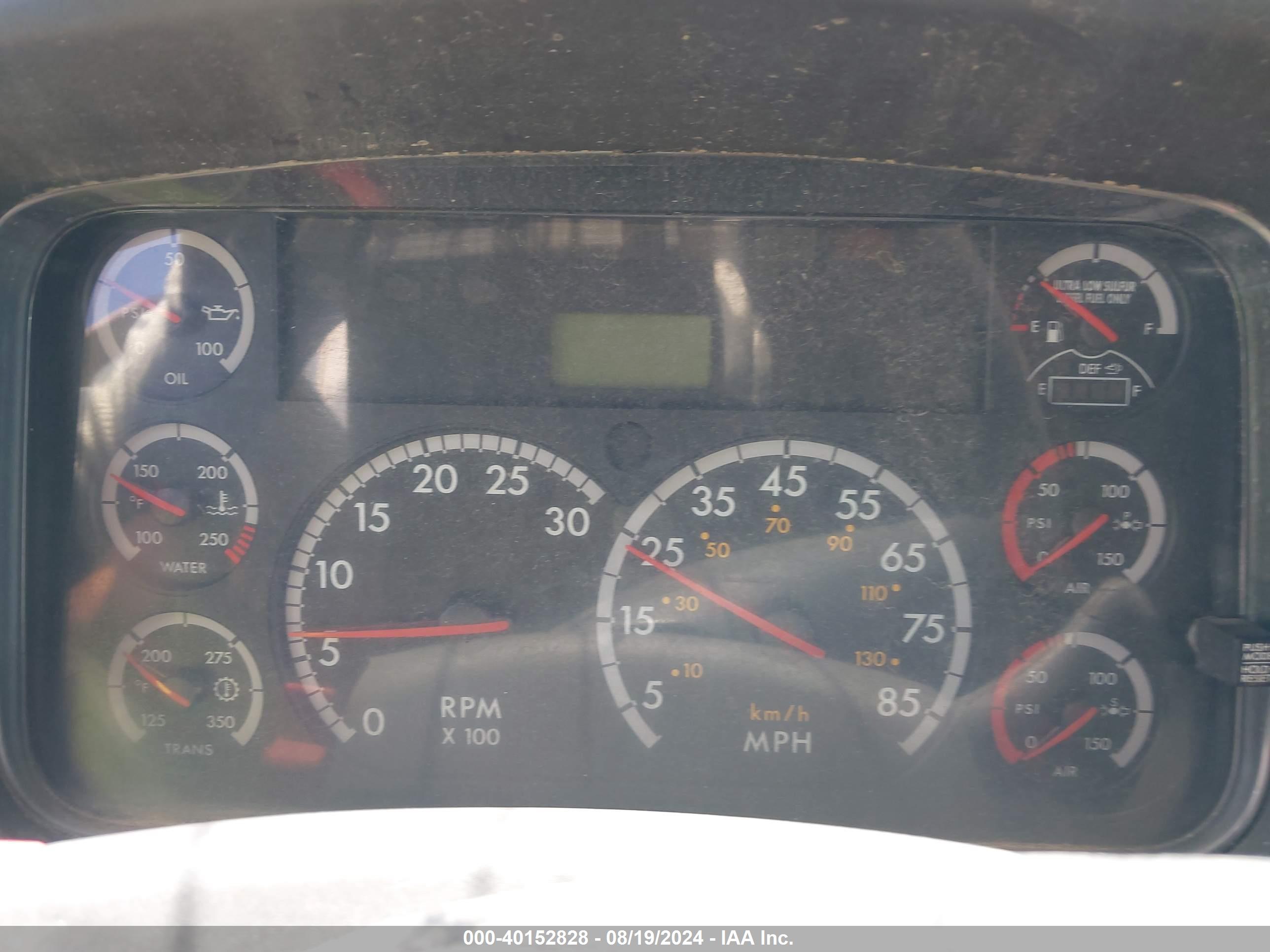 FREIGHTLINER M2 image 6