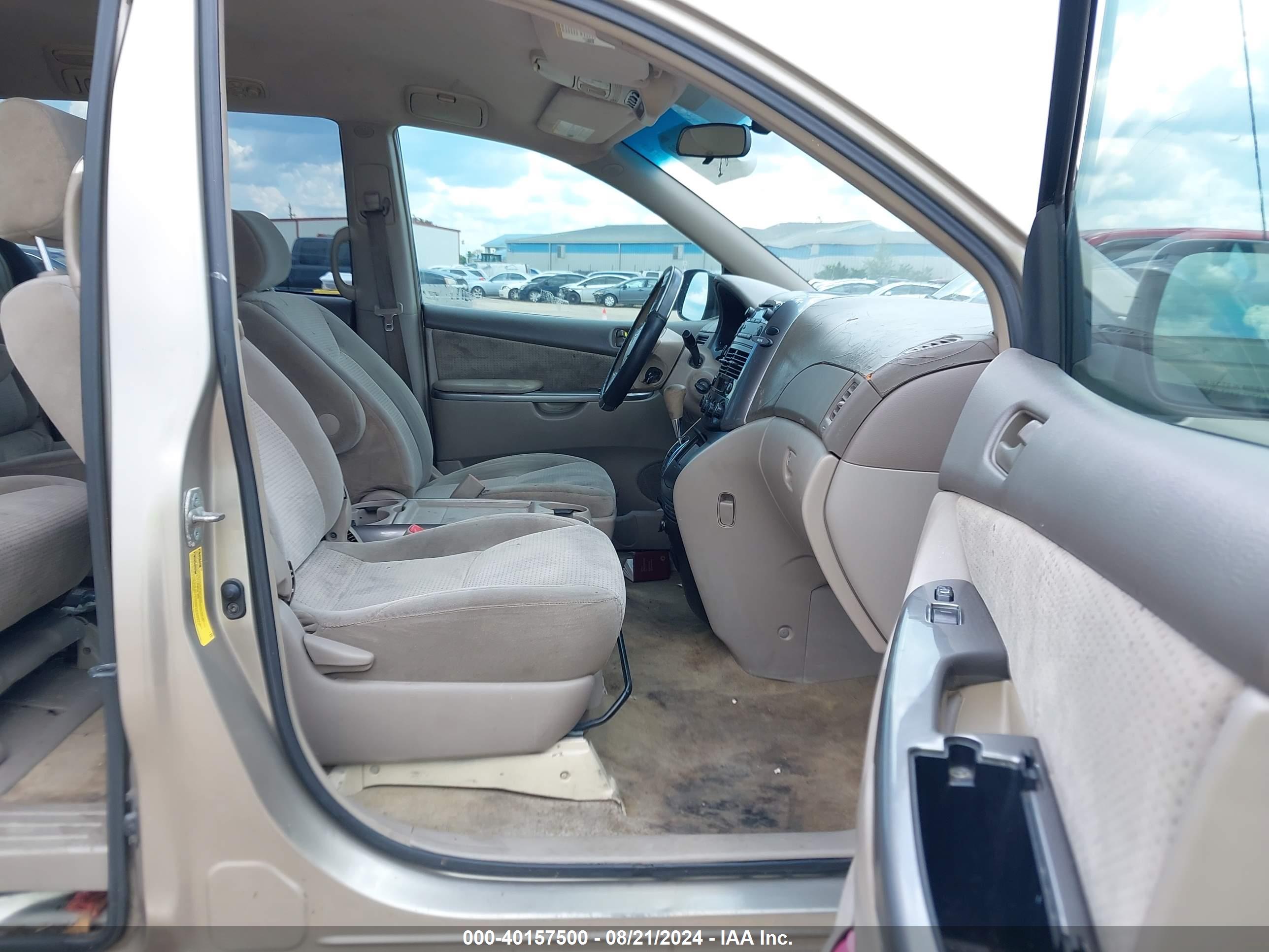 TOYOTA SIENNA image 5