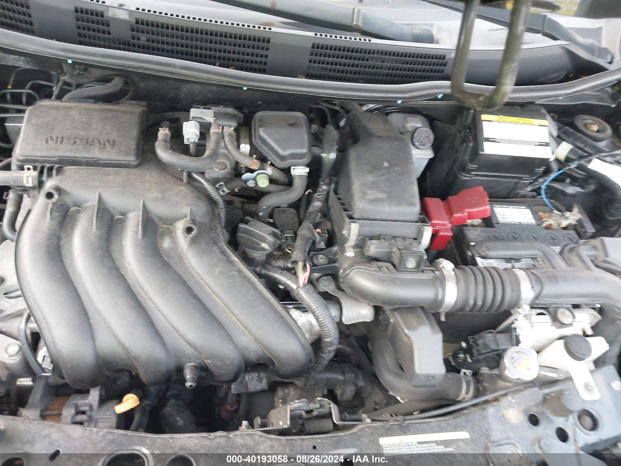 NISSAN VERSA image 10